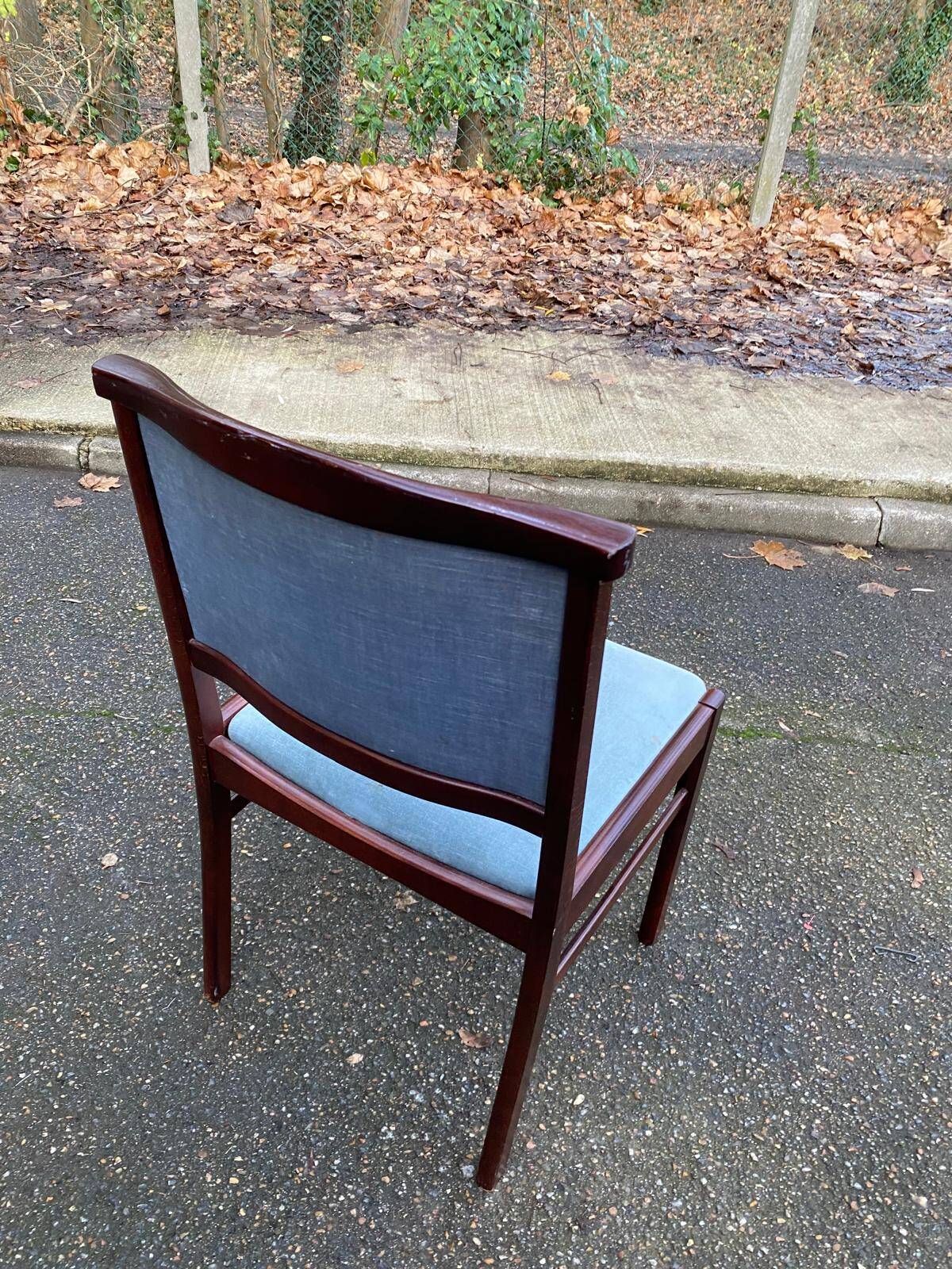 Scandinavian chair in solid teak and blue velvet from the 1960s