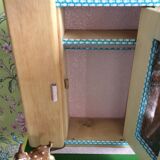 Armoire de poupée vintage