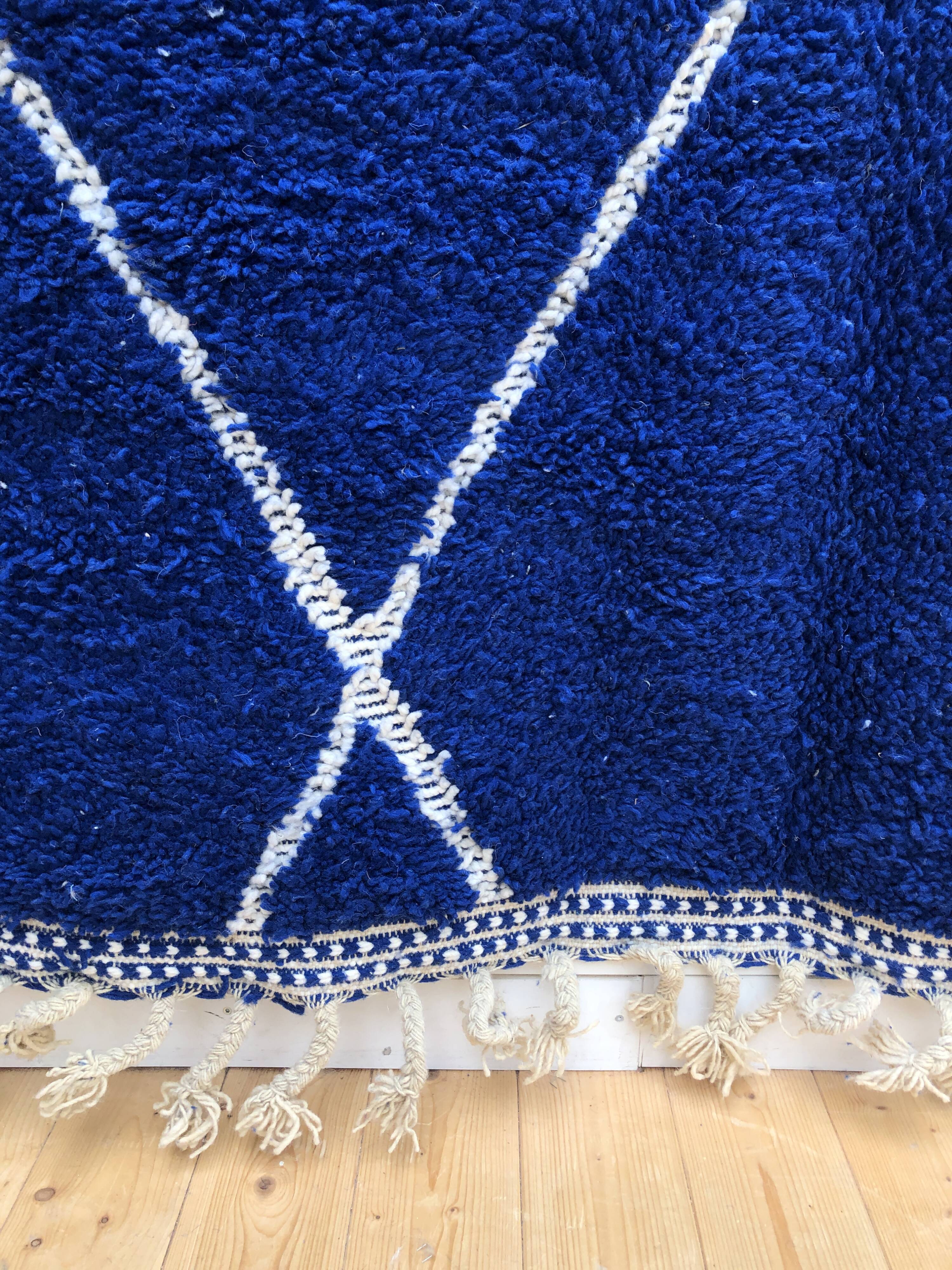 Moroccan Berber carpet Beni Ouarain intense blue with white diamonds 2,51x1.65m