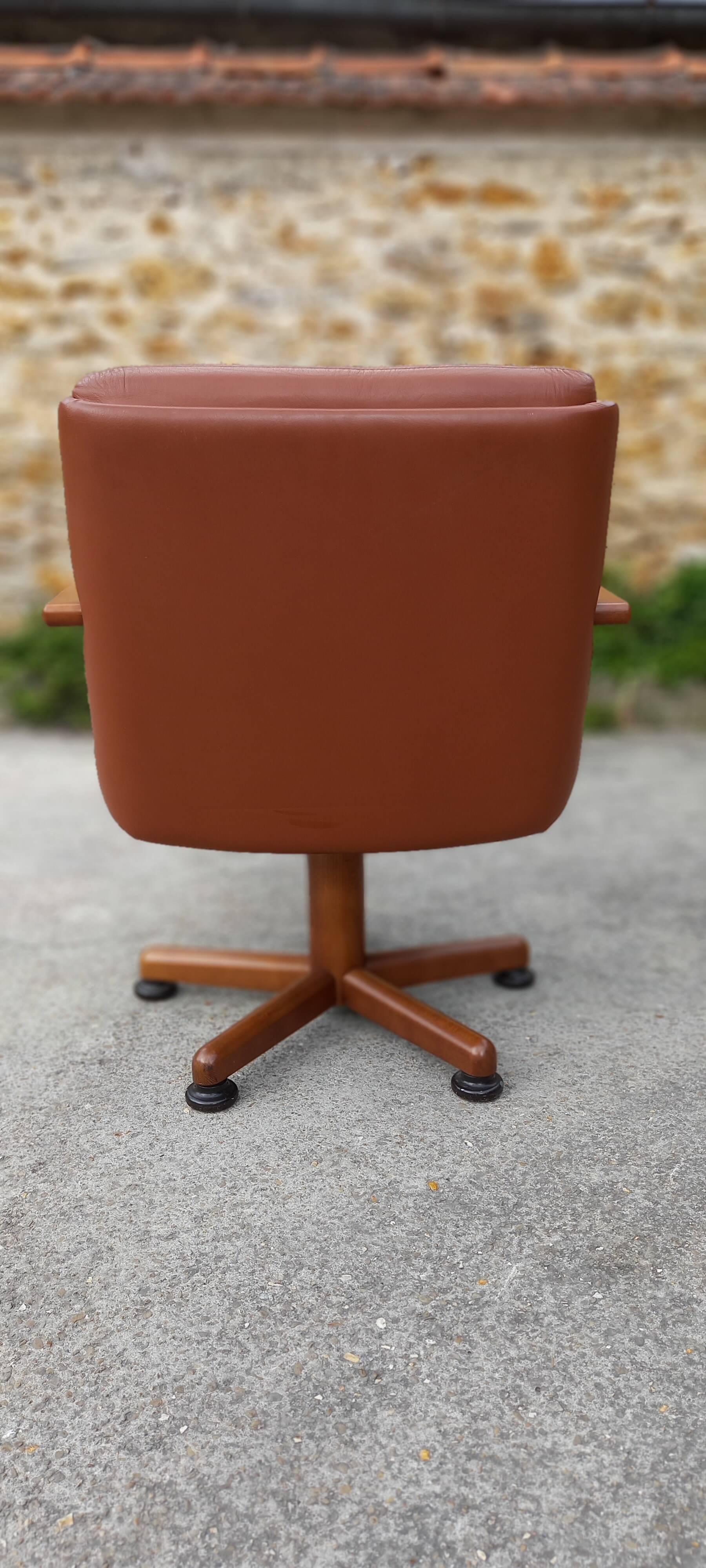 Co fe mo vintage office chair