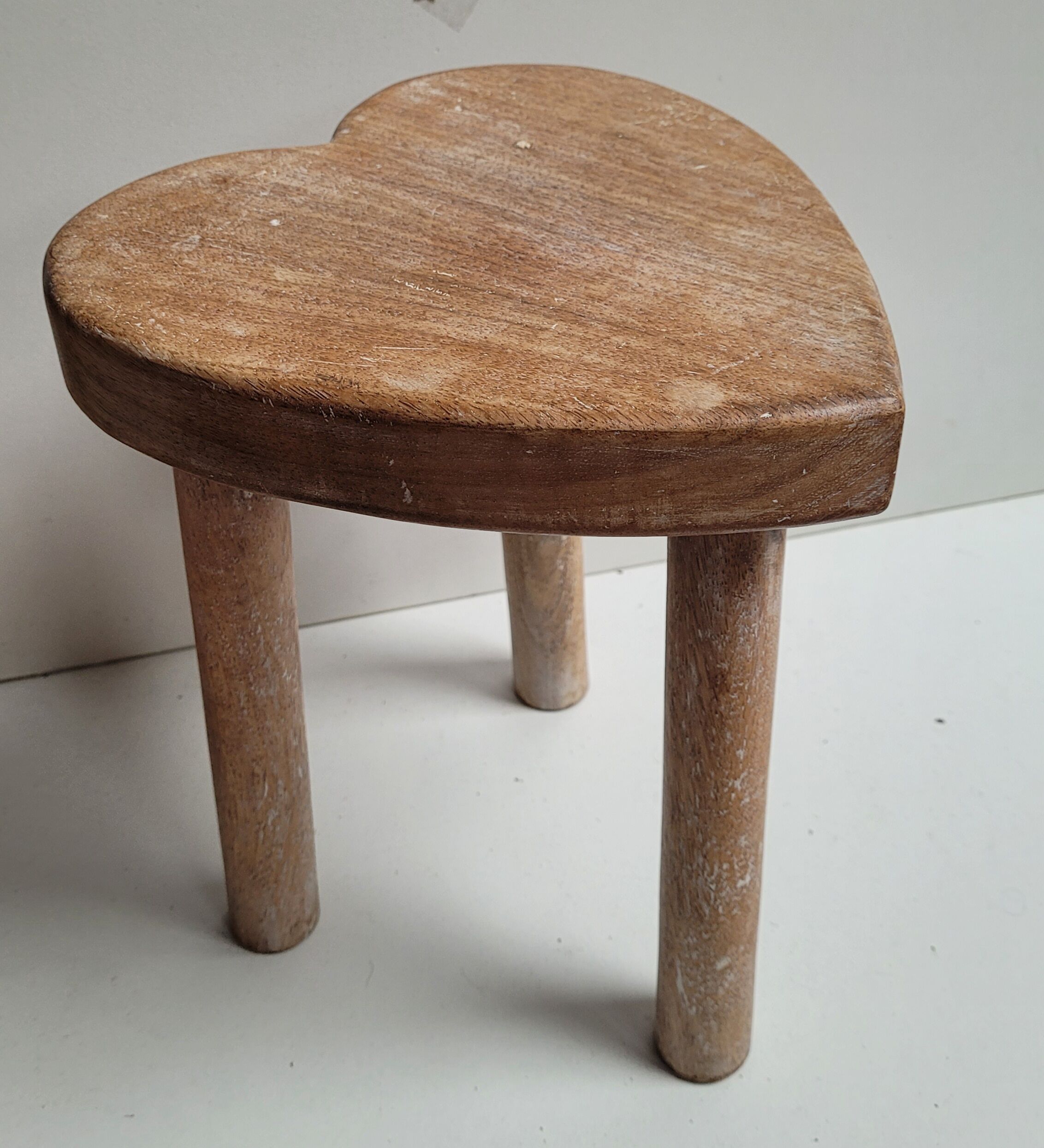 Heart tripod stool