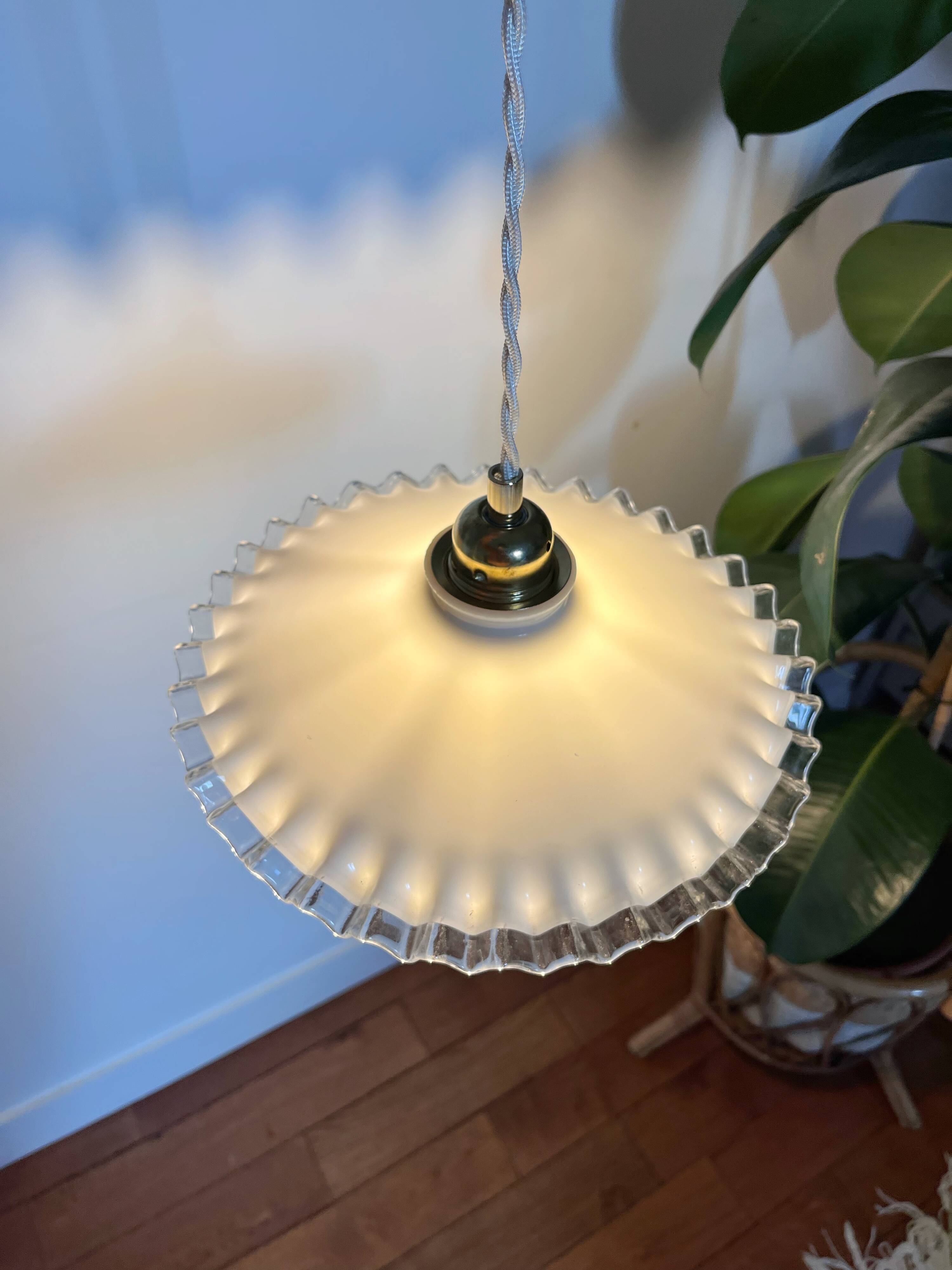 Suspension in flat serrated opaline from the 1950s - many models available