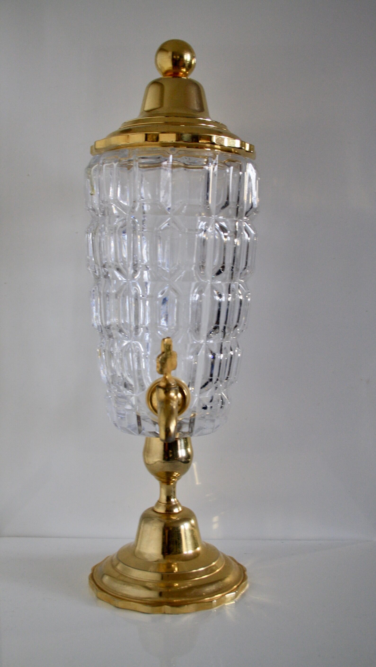 Jug/fountain in Crystal and gold metal