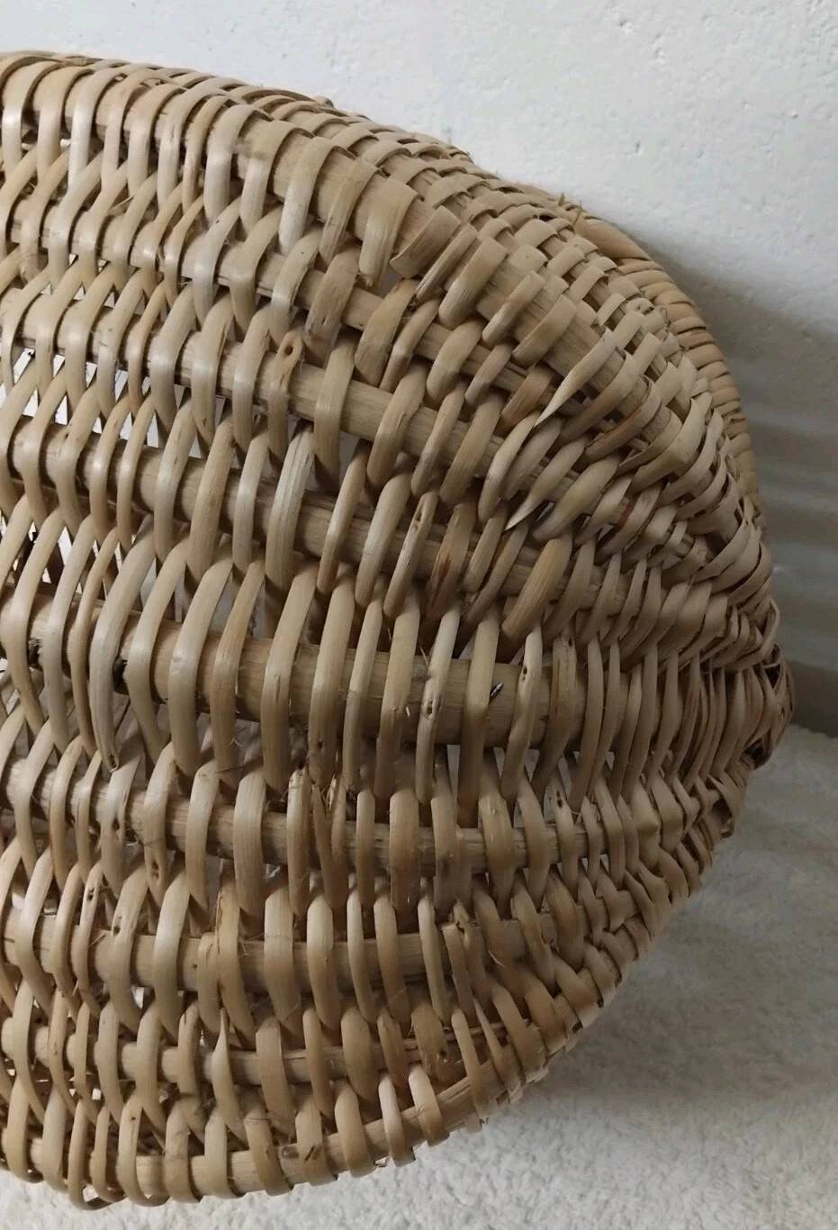 Vintage oval wicker basket with handle