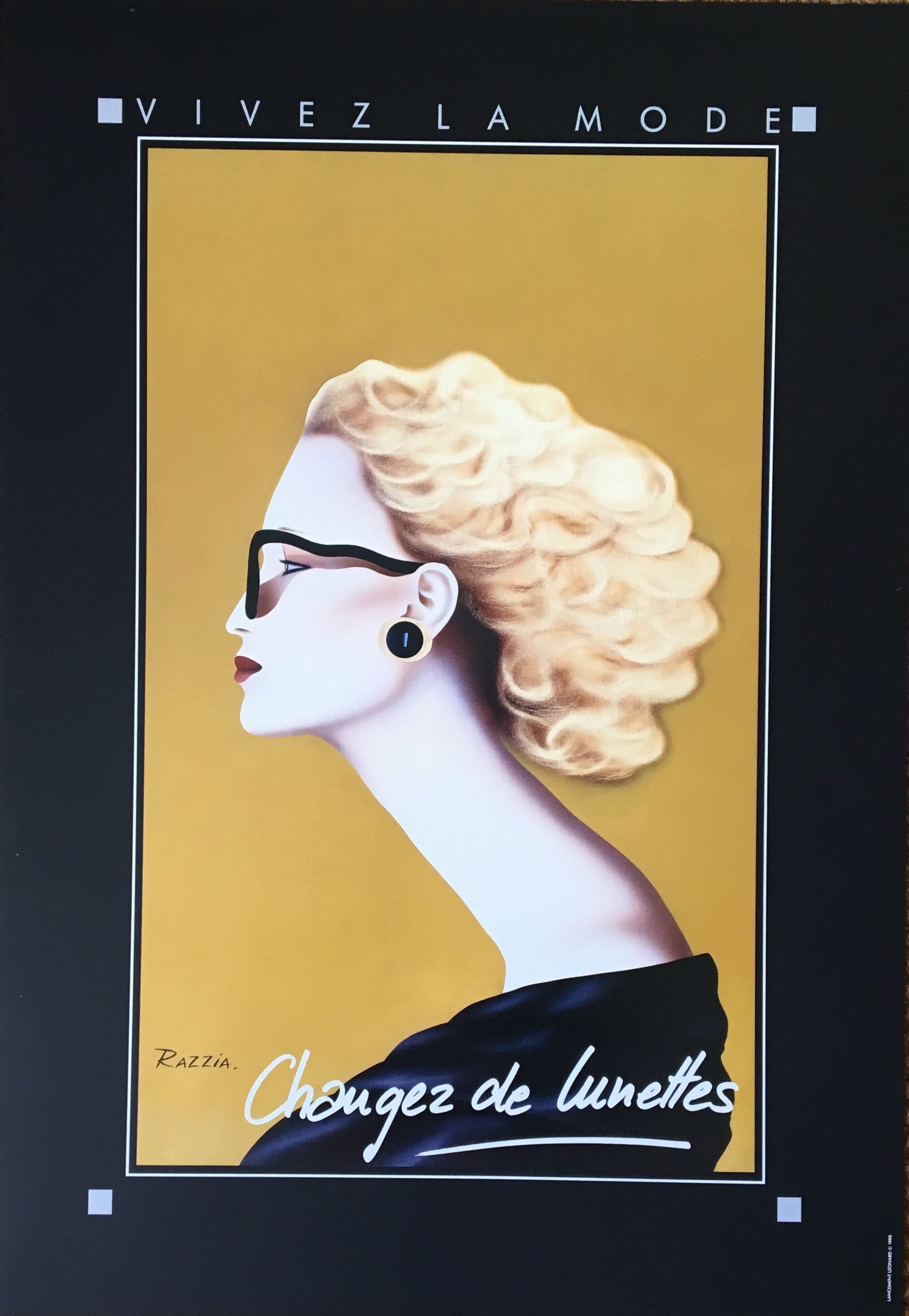 Displays Silmo "change of glasses".