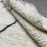White wool carpet with diamonds 154x200cm