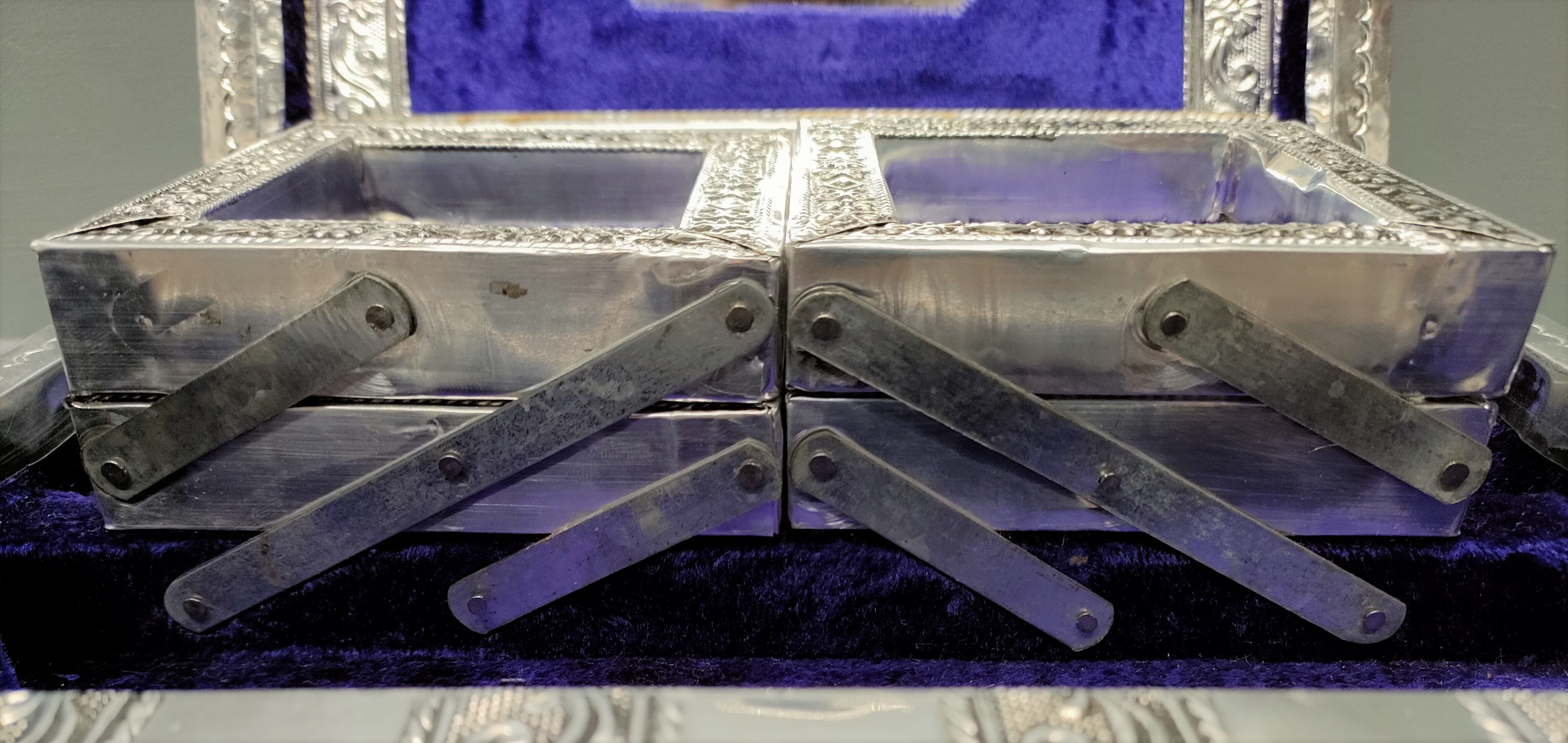 Handcrafted ethnic jewelry box - Hand-pushed silver iron - India - 70's