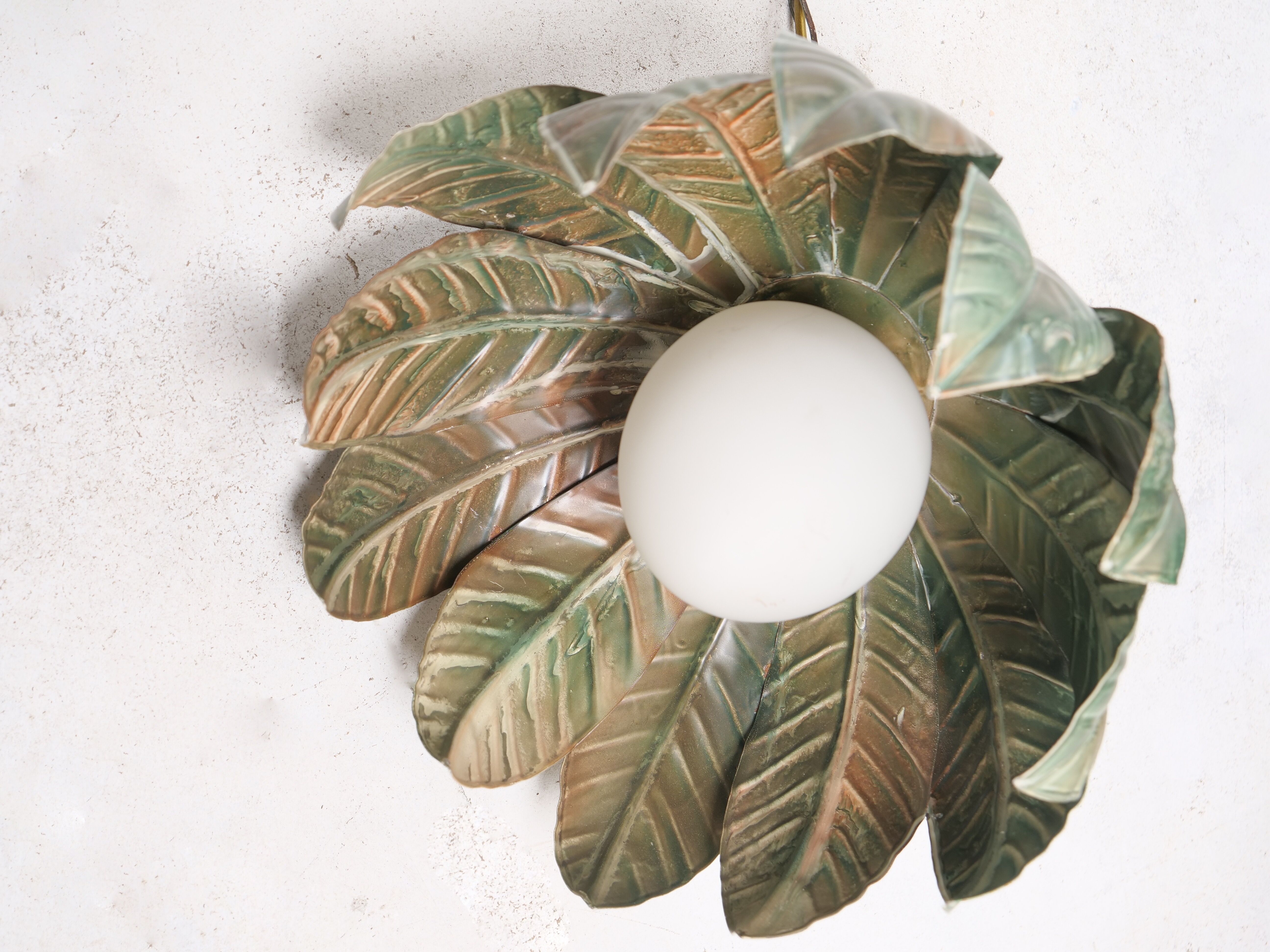 Suspension vegetal pattern green leaves