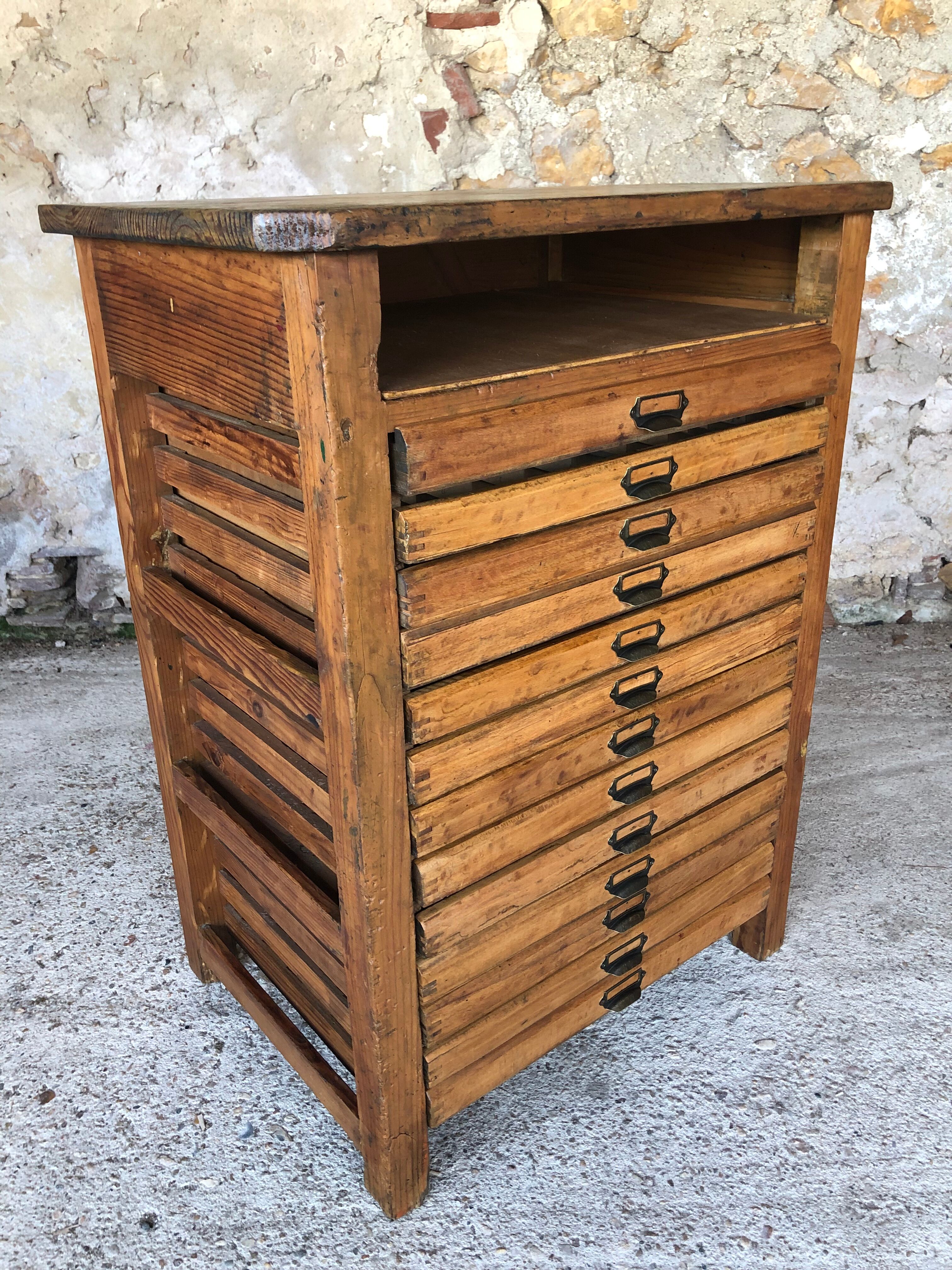 Oak craft cabinet has 13 drawers circa 40's / 50's