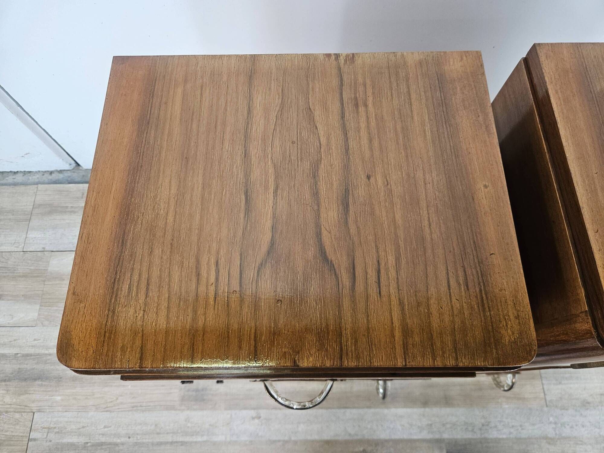 Pair of Art Decò walnut nightstands, 1940