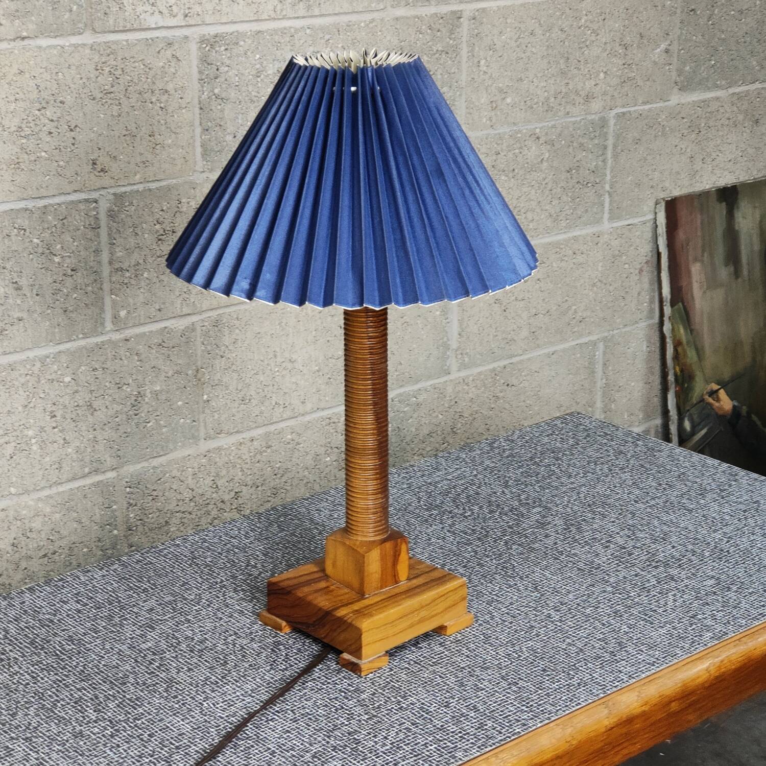 Art deco lamp in turned wood 1930