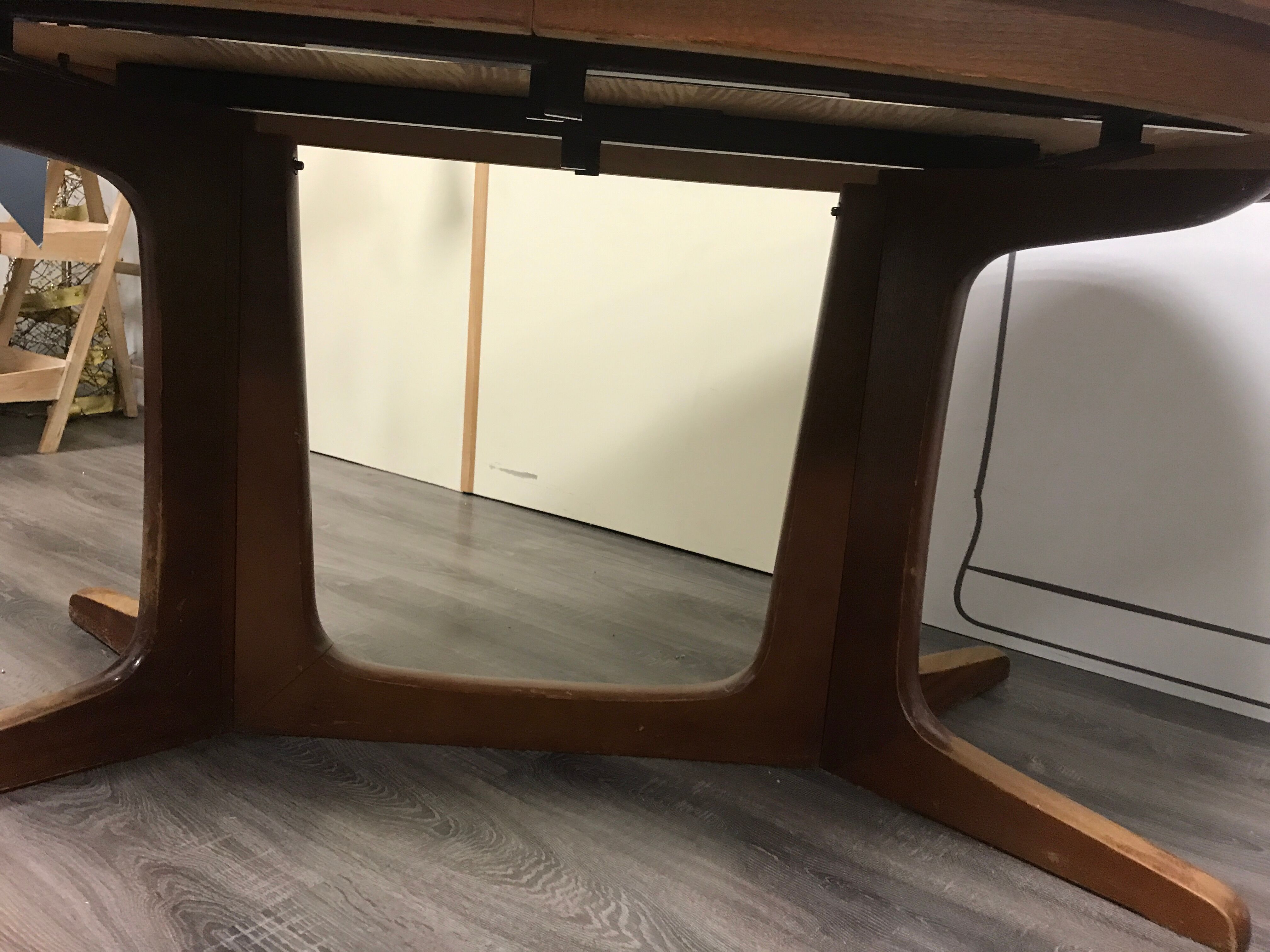 Baumann oval table 1950