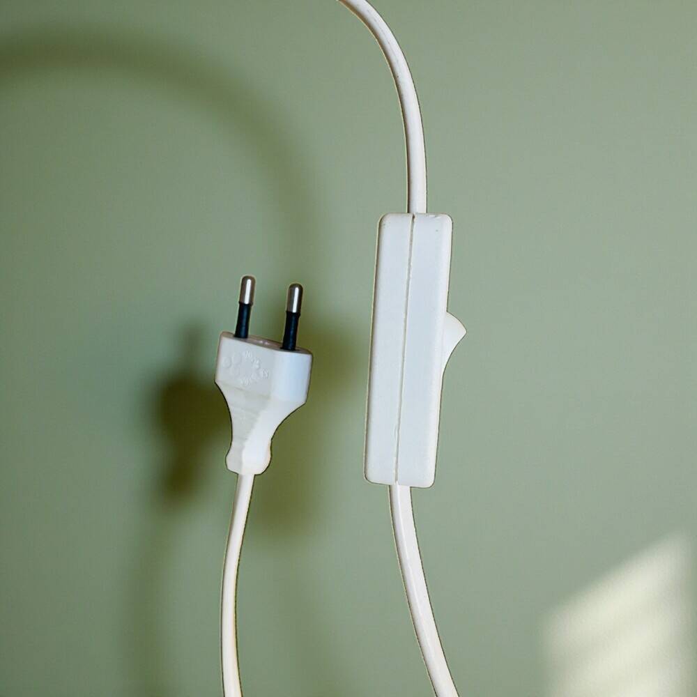 White acrylic table lamp Vela by Samuel Parker