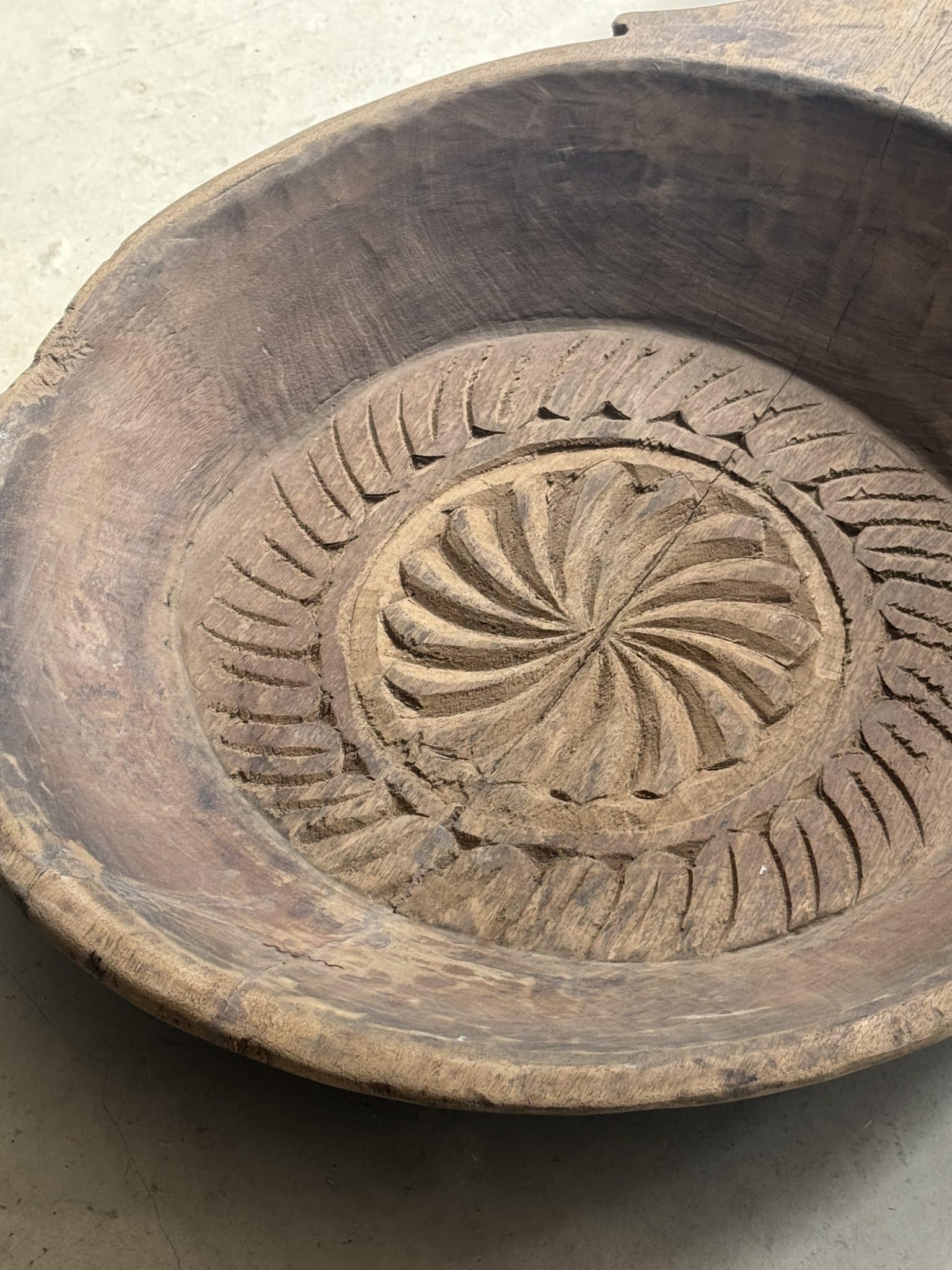 Ancient Indian plateau carved from solid wood "Whirlwind"