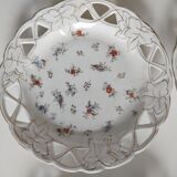 Ensemble de 4 assiettes fleuries ajourées