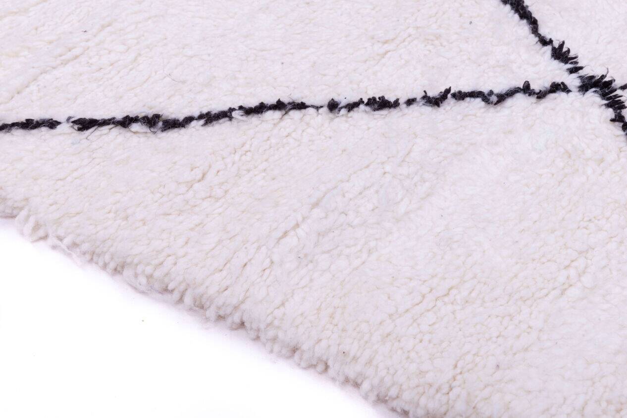 Traditional handmade Berber rug 250cmx150cm