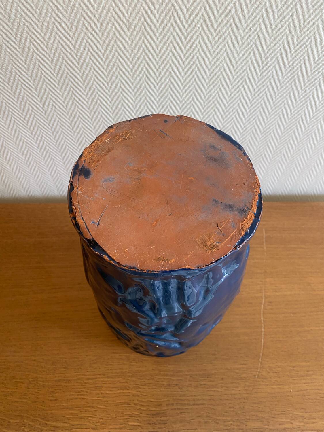 Vase of dancing girls in a farandole