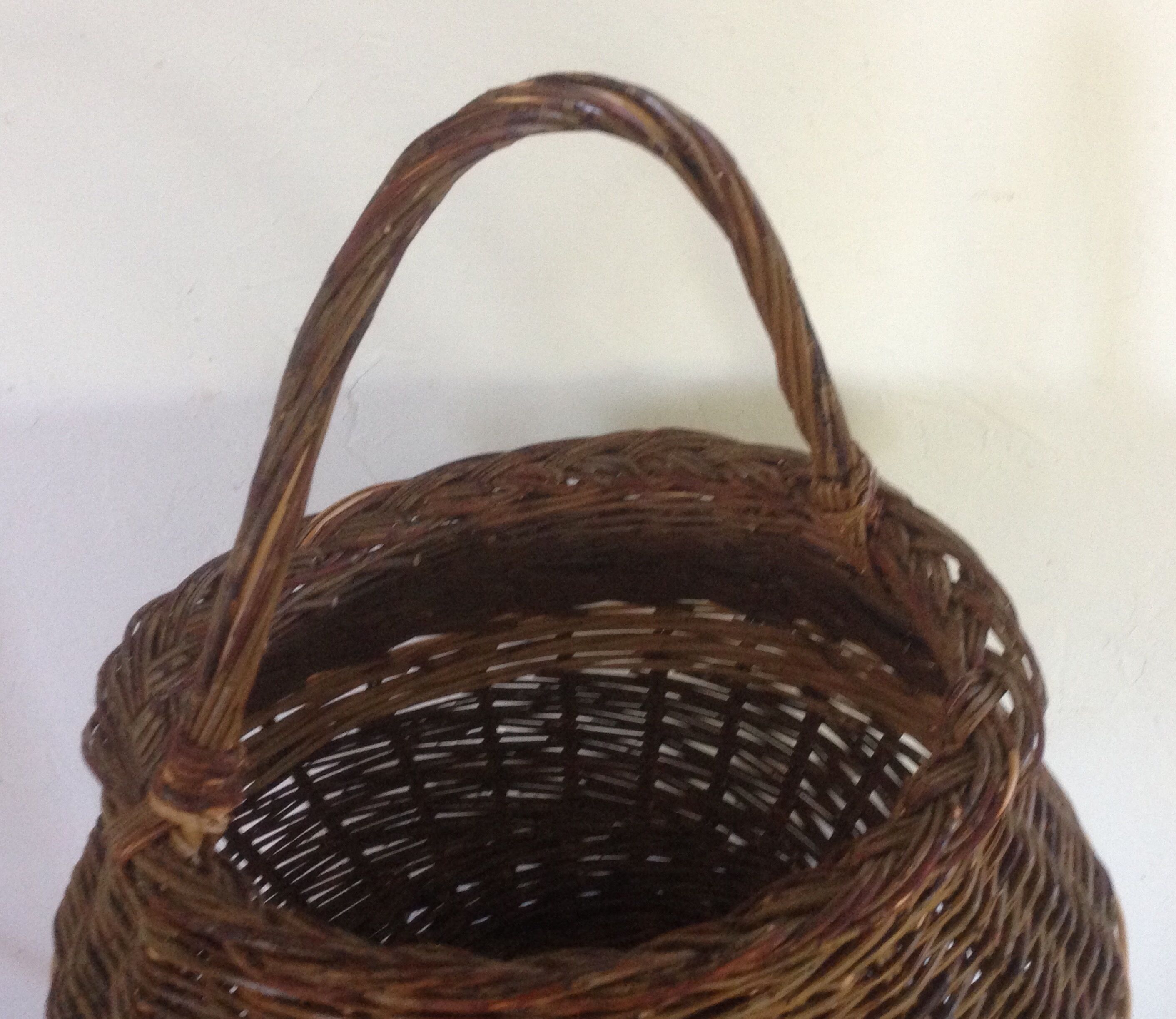 Wicker basket old wagon form