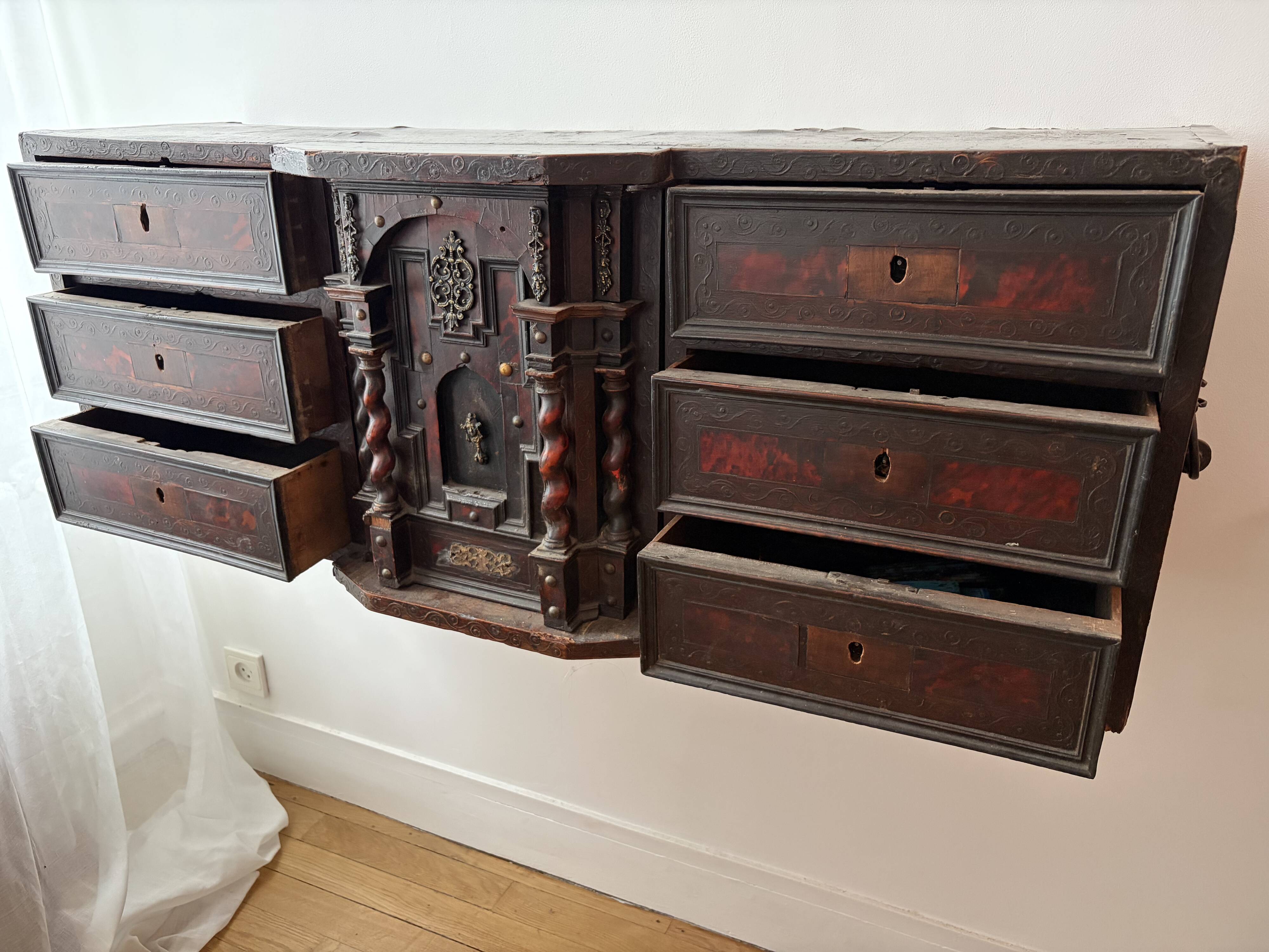 Portuguese chest type counter