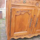 Louis XV buffet in walnut from the early 19th century.