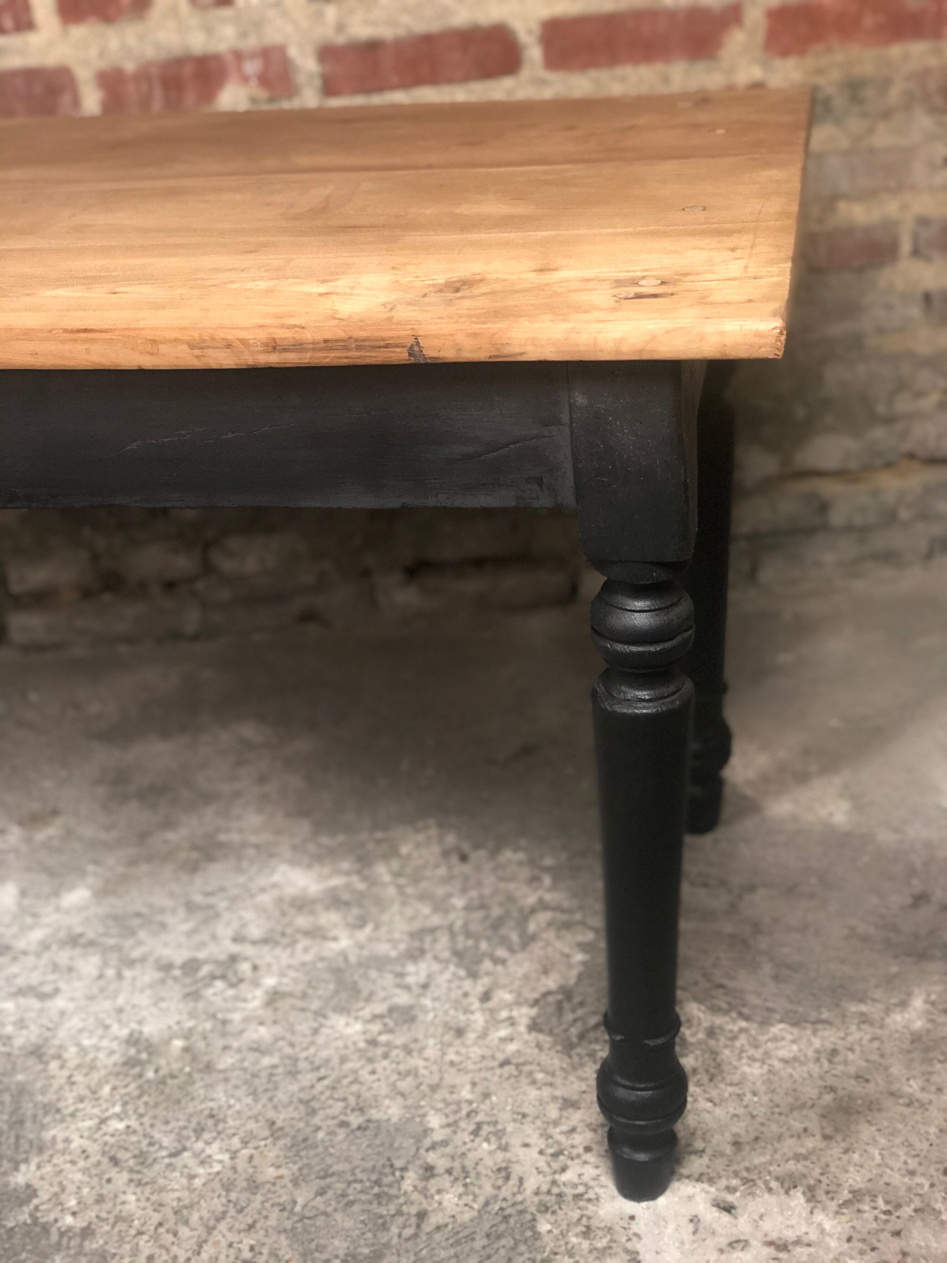 Early XXeme chestnut farm table