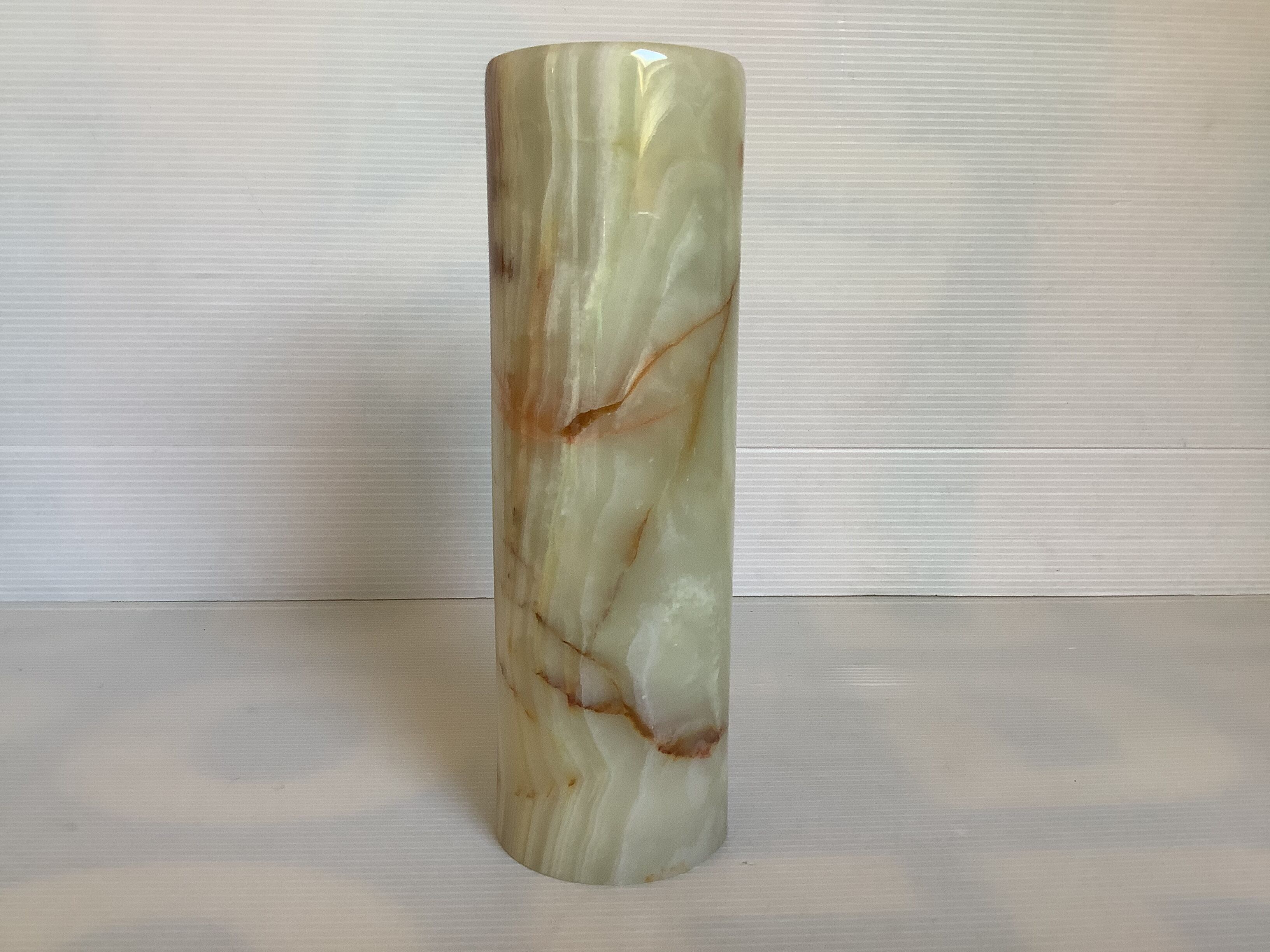 Onyx roller vase