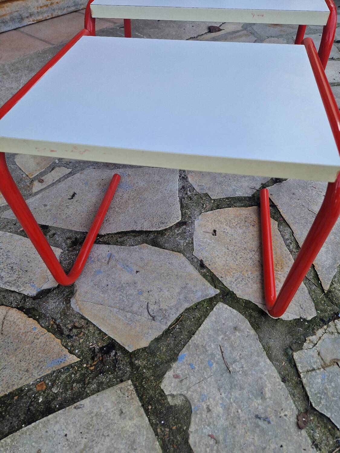 Vintage design nesting coffee table