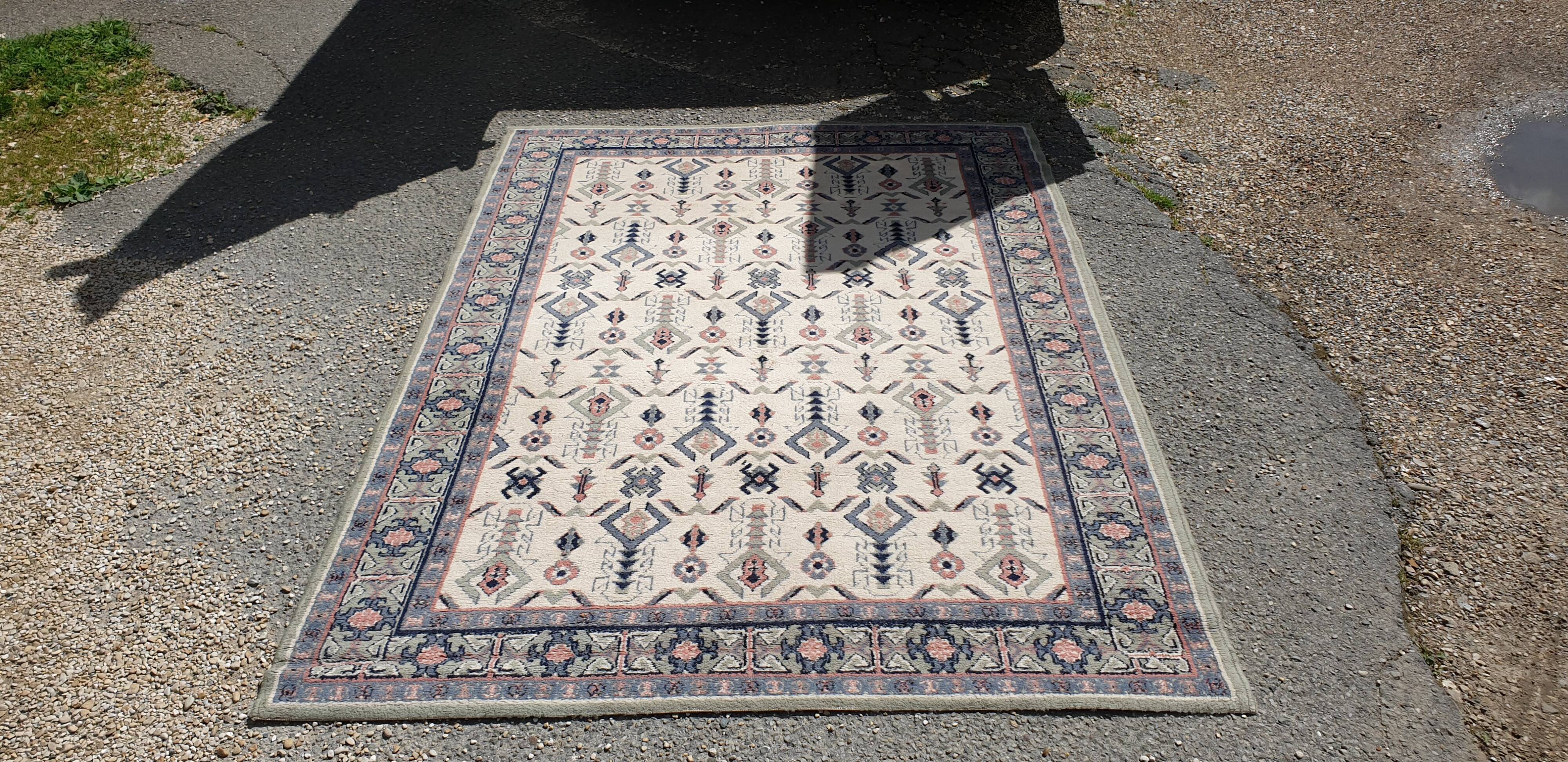 Oriental carpet wool