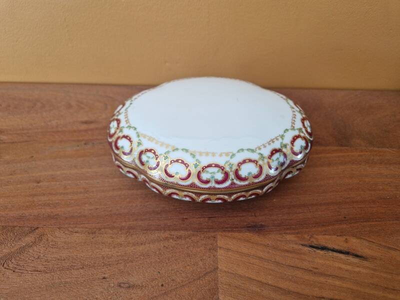 Theodore Haviland - Mousseline porcelain bonbonnière - Limoges 1900