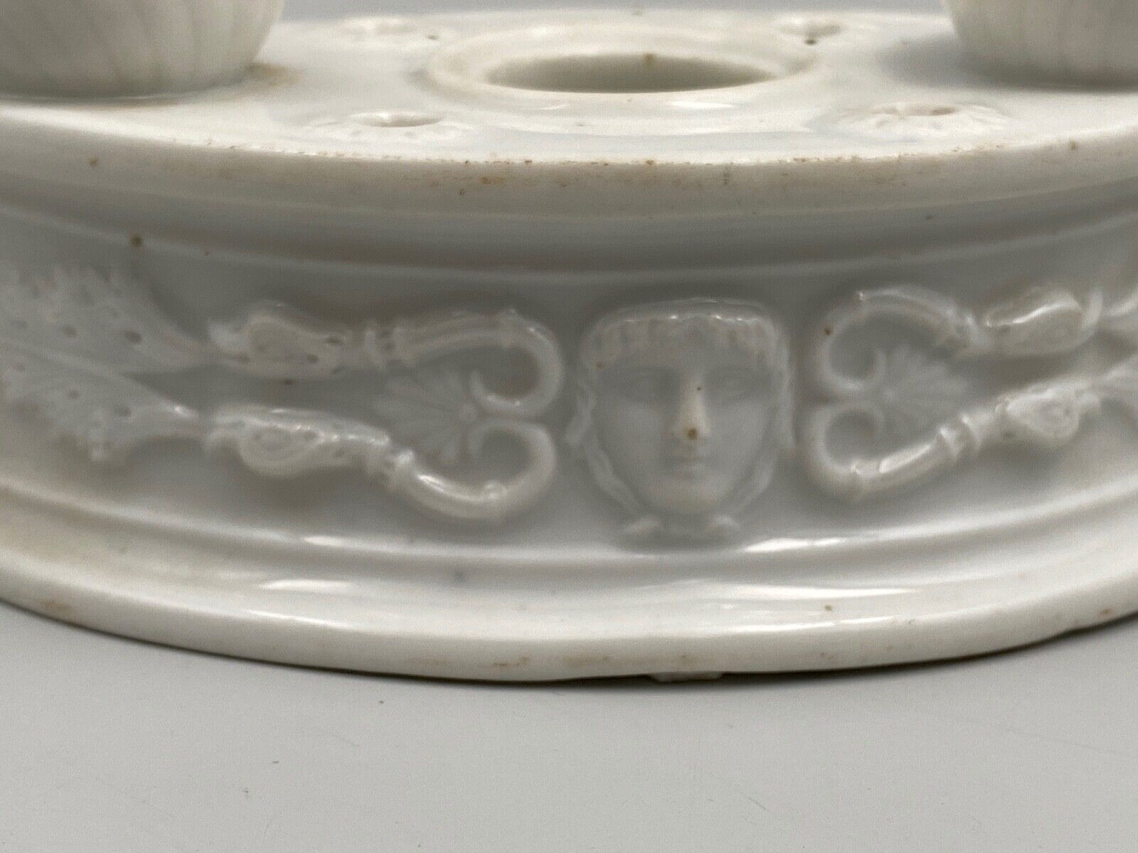 Inkwell late eighteenth early nineteenth white porcelain antique decoration