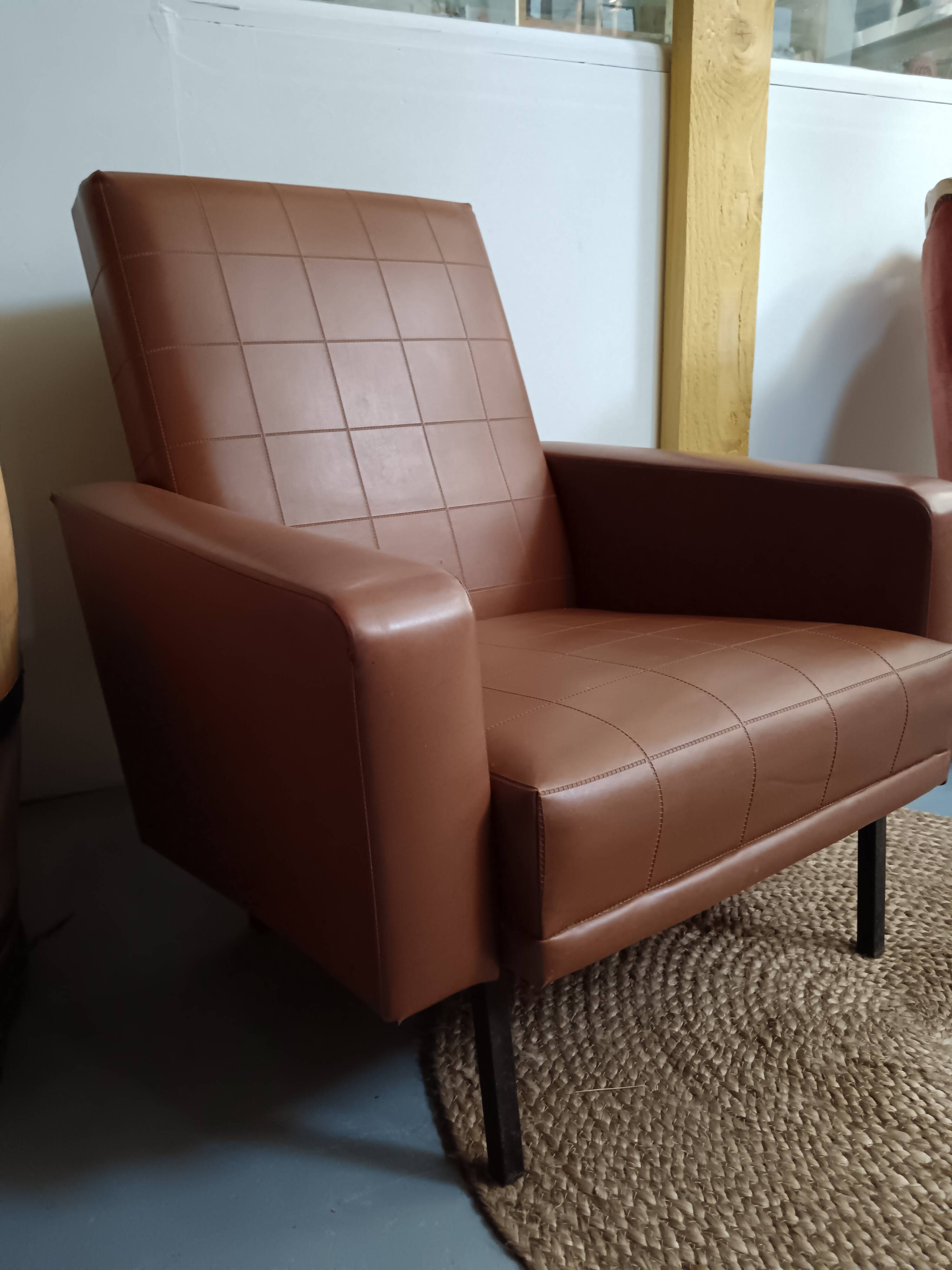 Fauteuil en skaï marron