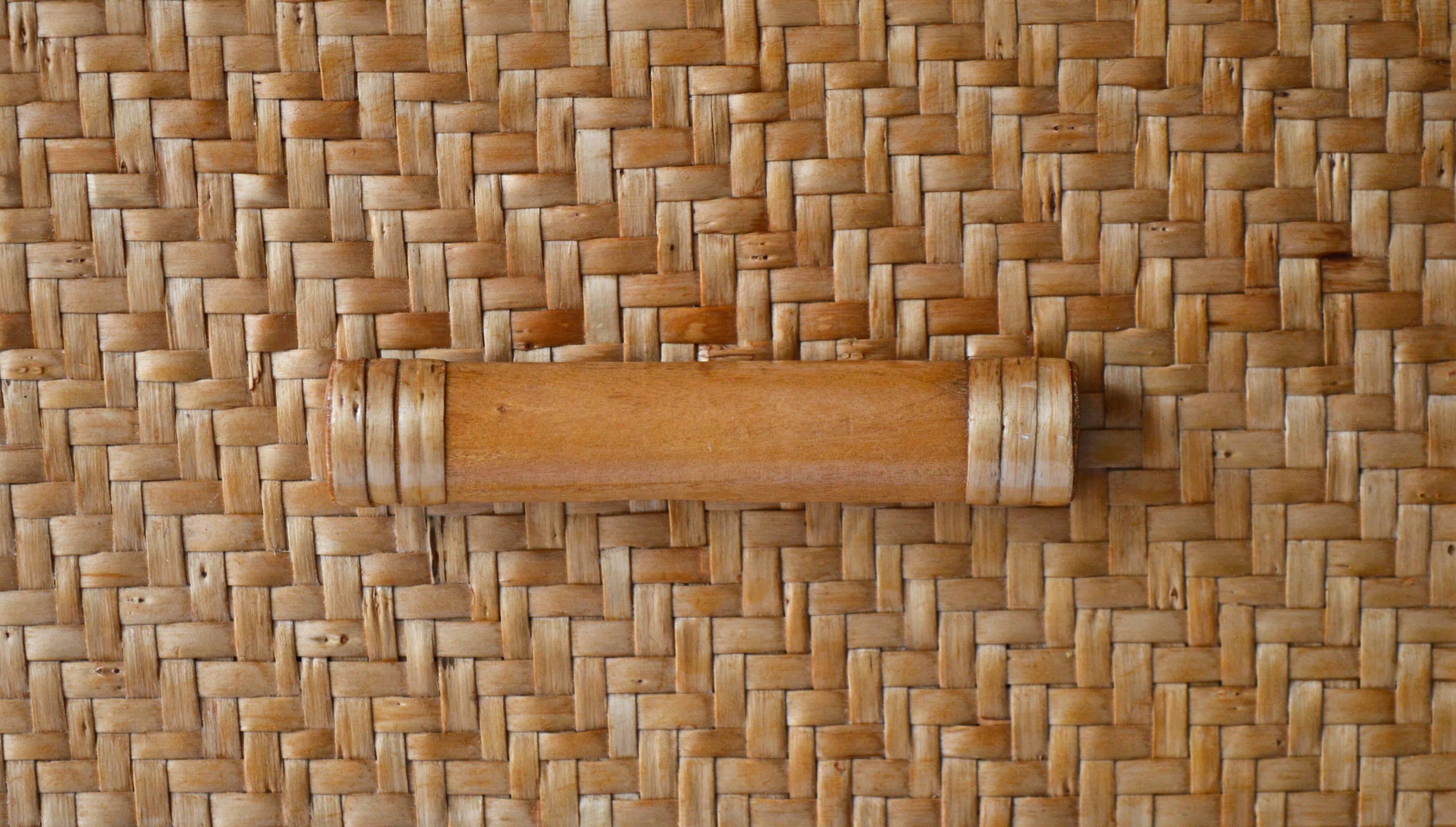 Wicker chest of drawers