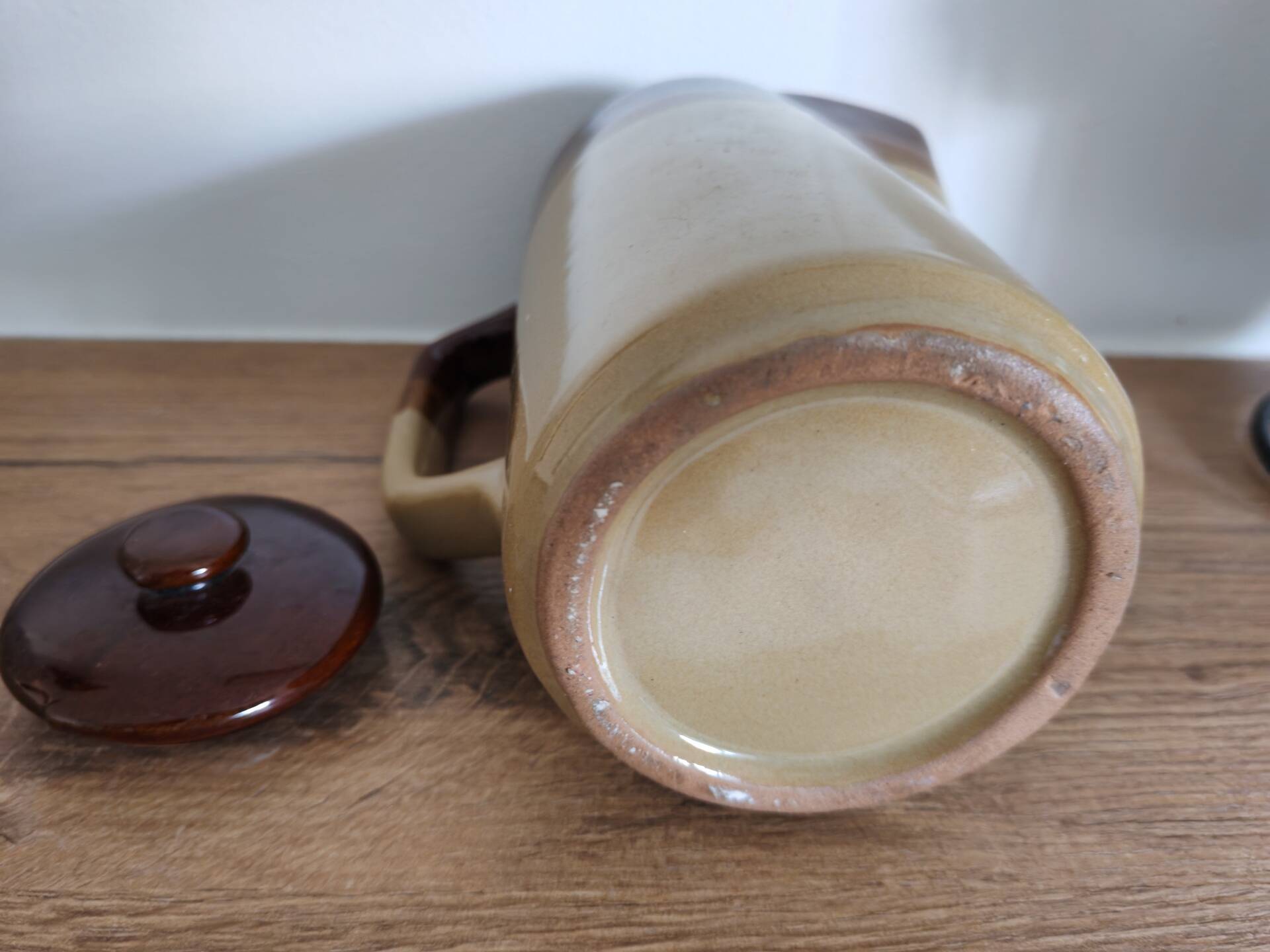 Stoneware coffee pot