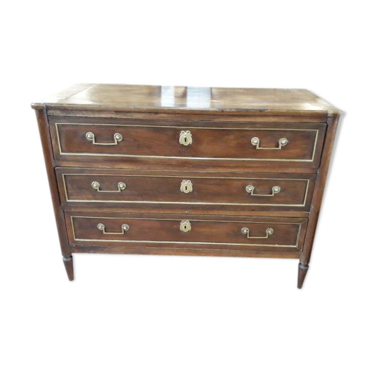 Dresser of Louis XVI era in walnut