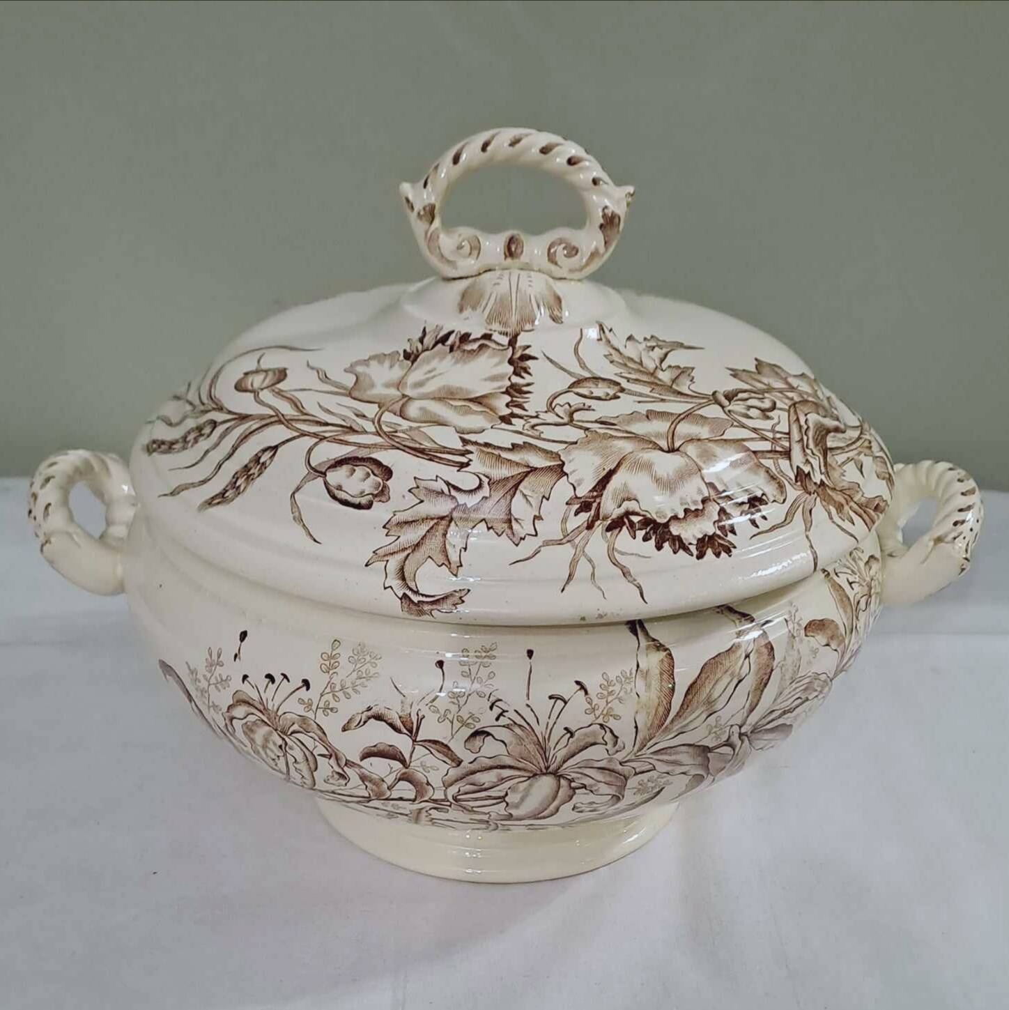 Iron earth soup tureen
