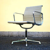 Charles Eames Chair