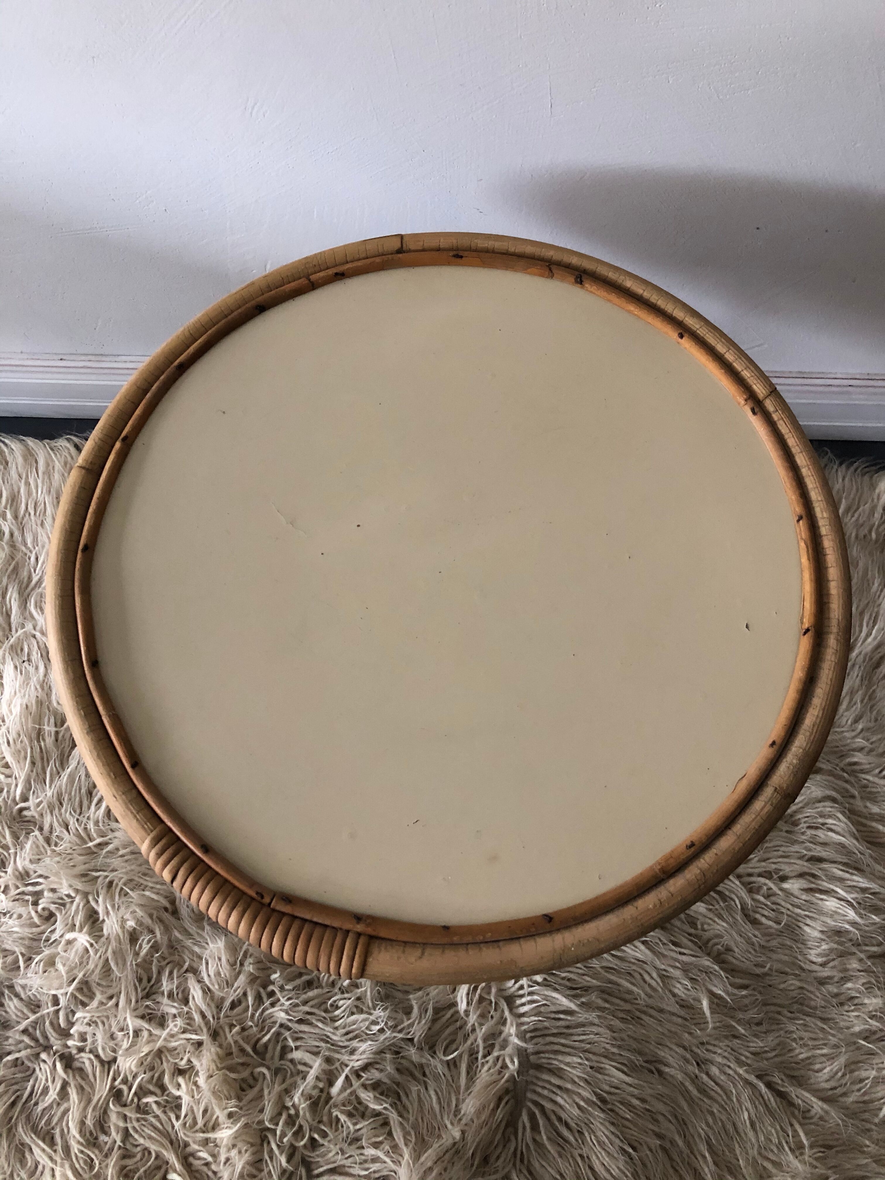 Table basse vintage, tripode en rotin