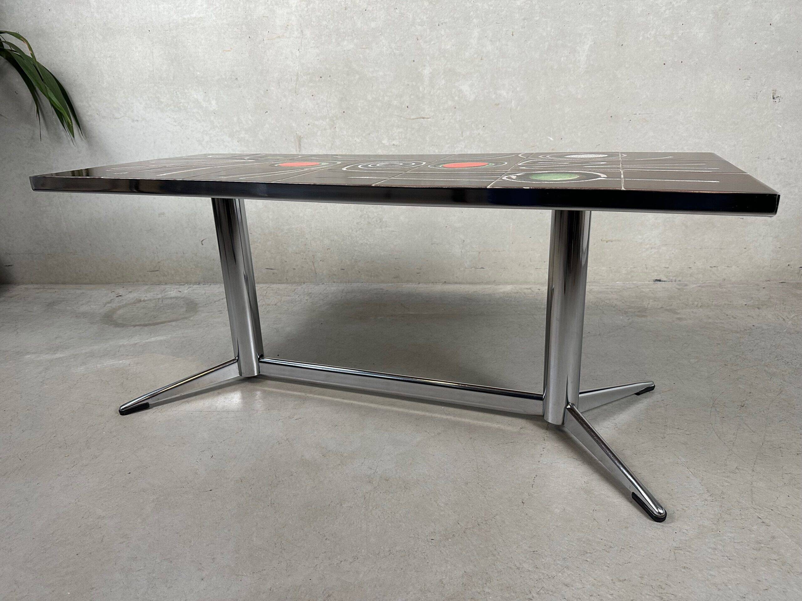 Table basse des années 50 – céramique et chrome