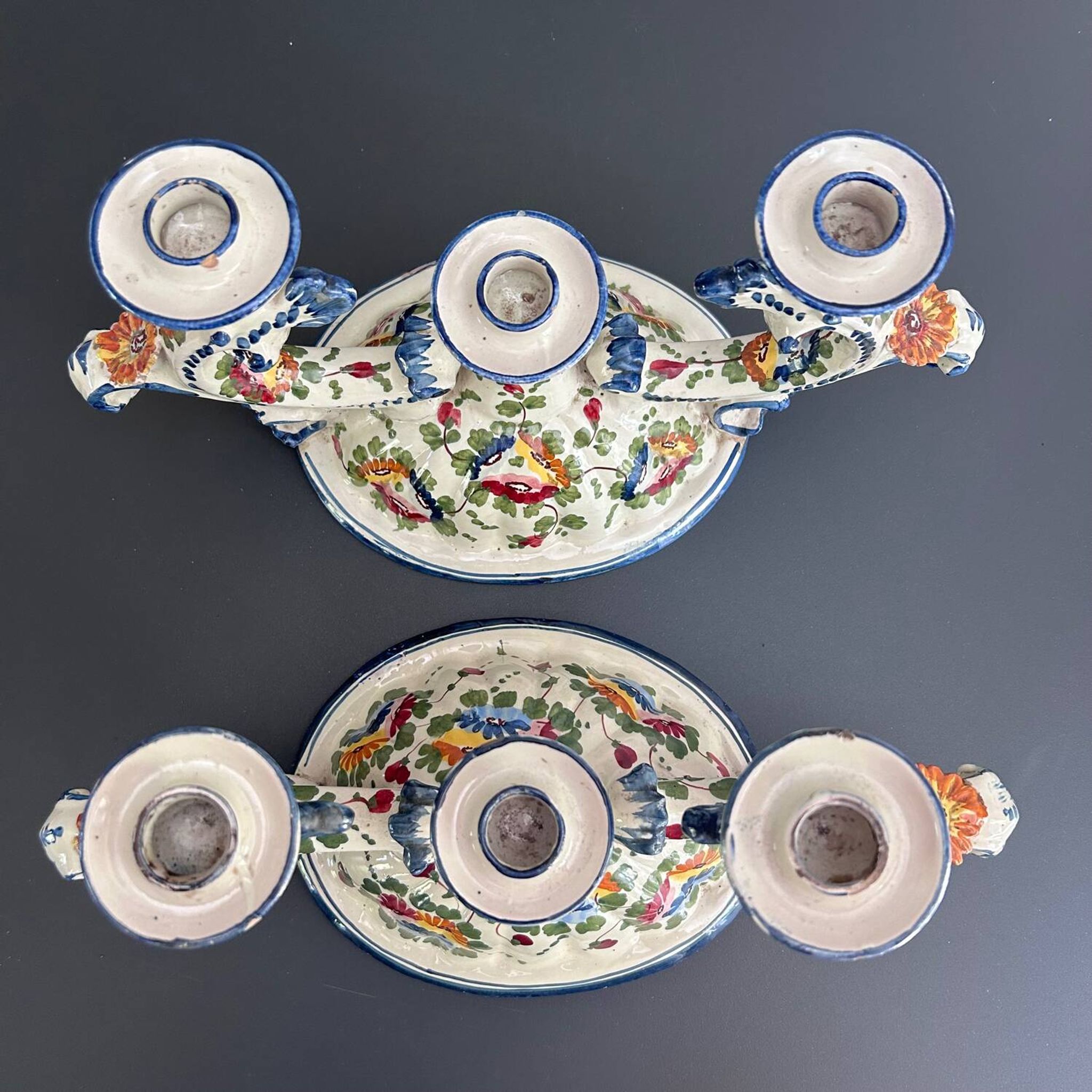 Paire de bougeoirs italiens signés