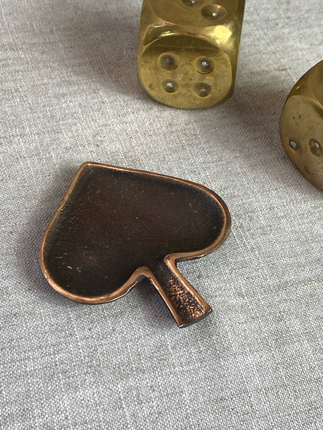 Cendrier en bronze, en forme de pique  