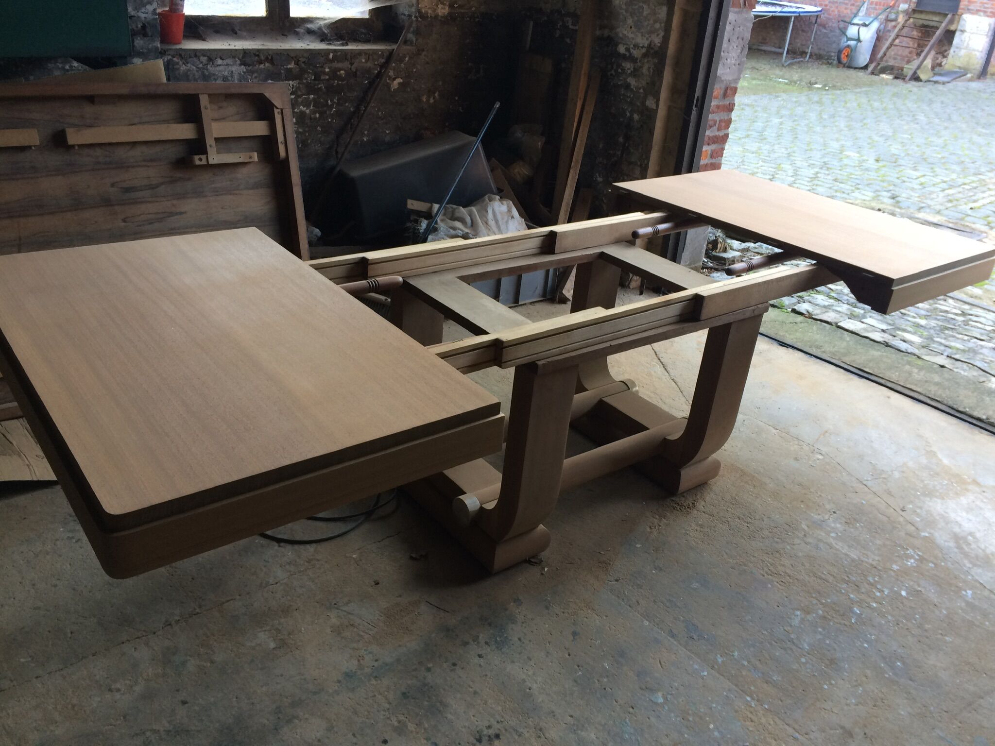 Art Deco dining table in Rio rosewood