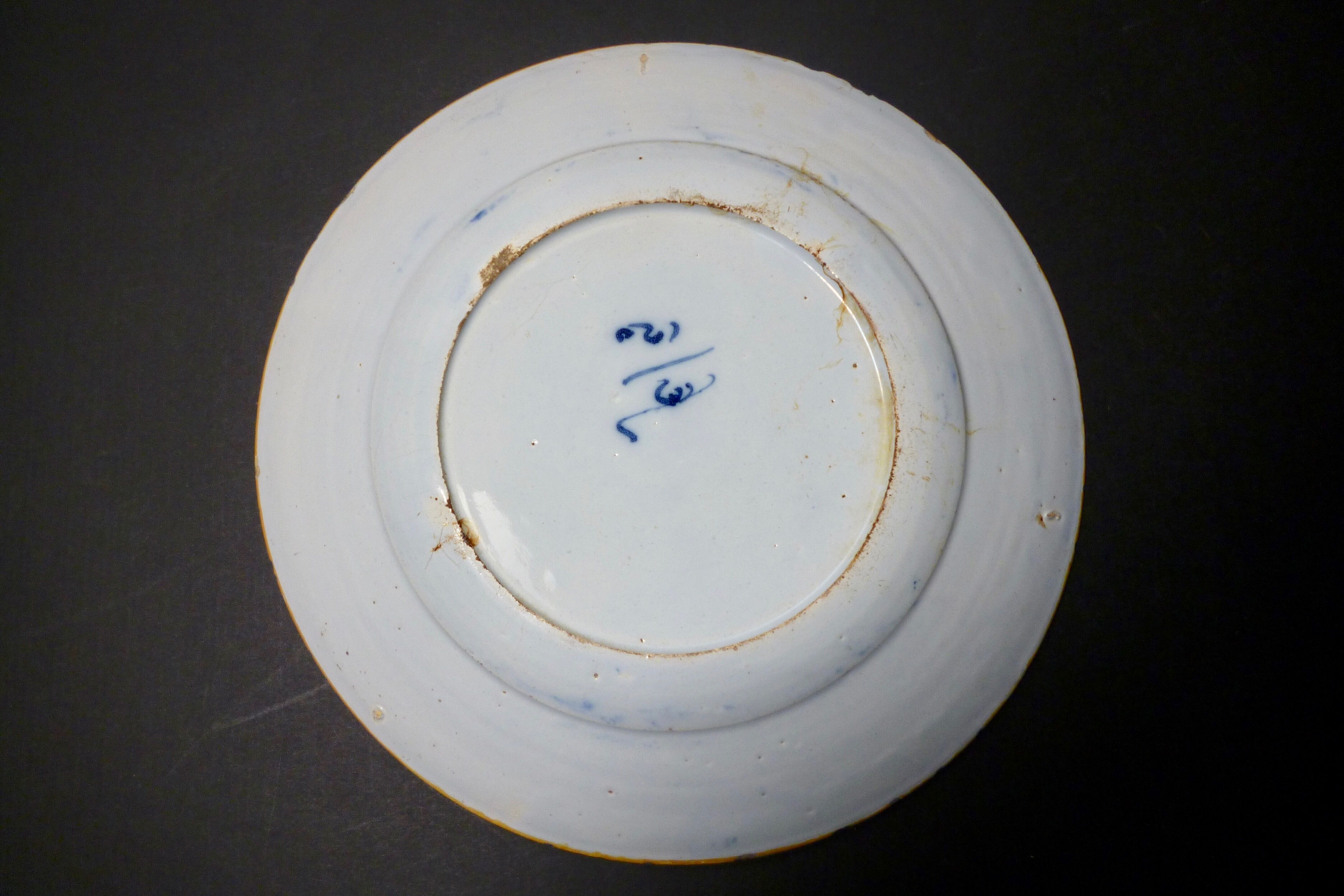 Assiette en faience de delft « rosace» 18ème