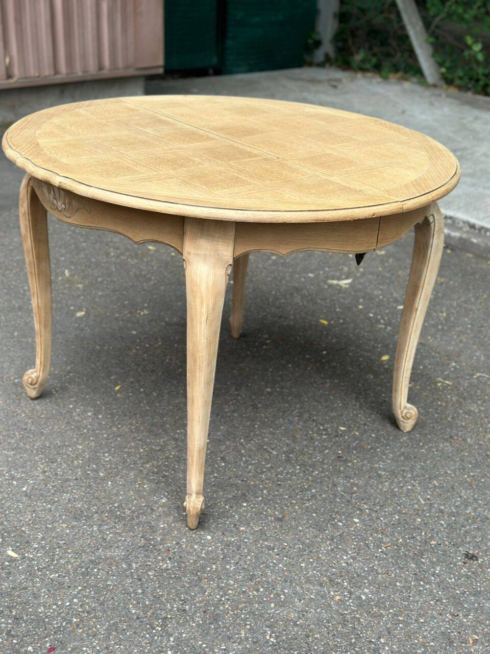 Table de repas ronde, ovale extensible en chêne poncé