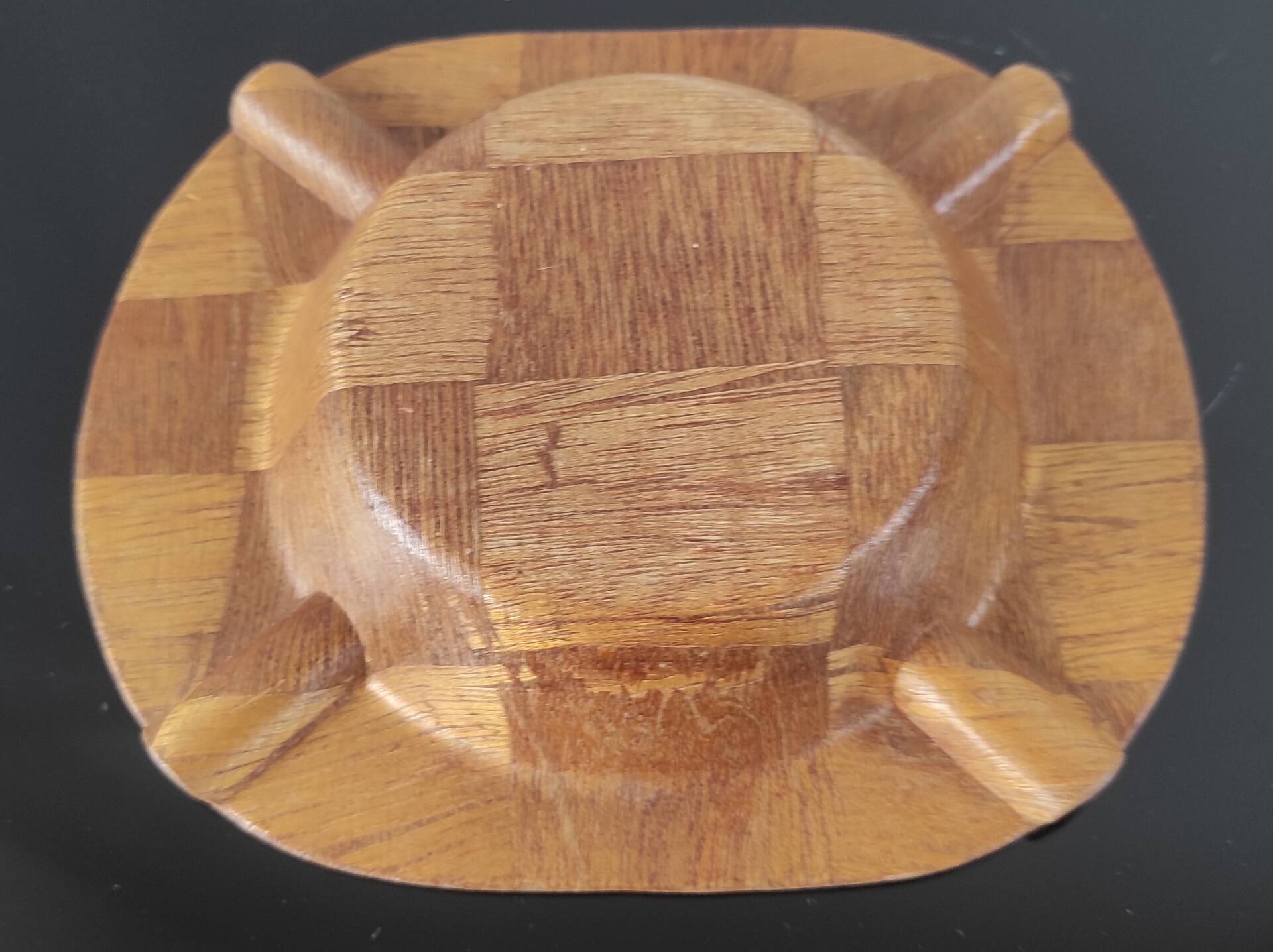Vintage wooden inlaid ashtray or pocket tray – Design