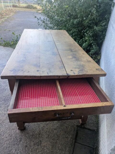 Farm table