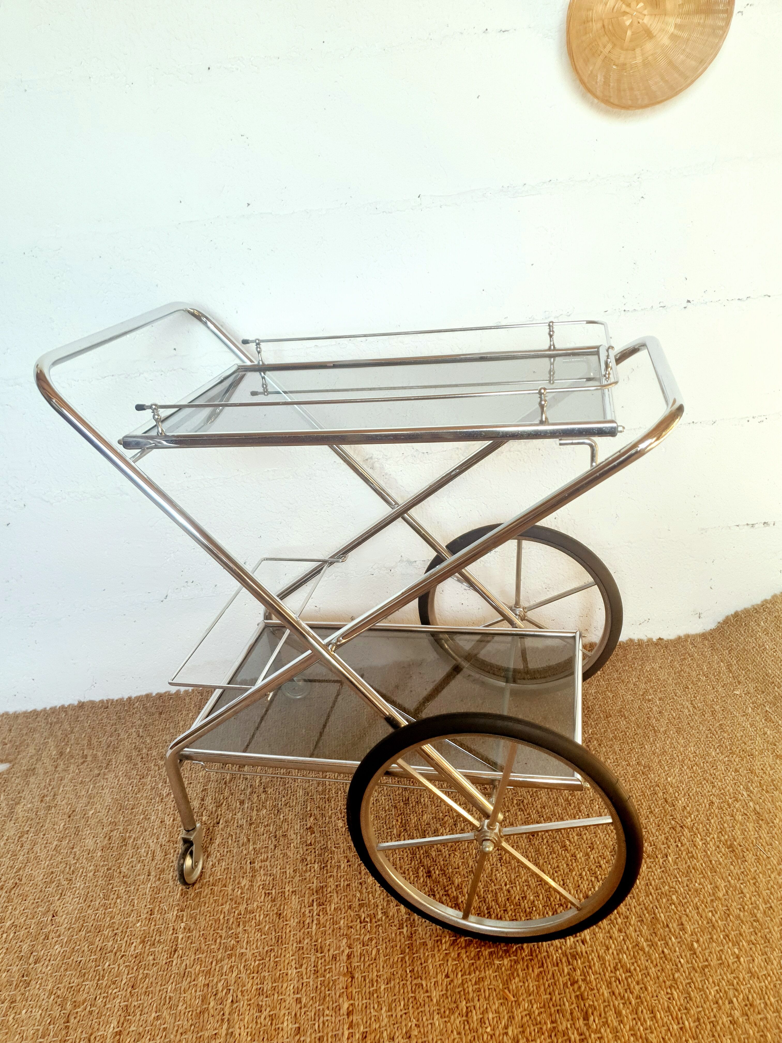 Rolling dessert / chrome bar and smoked glass