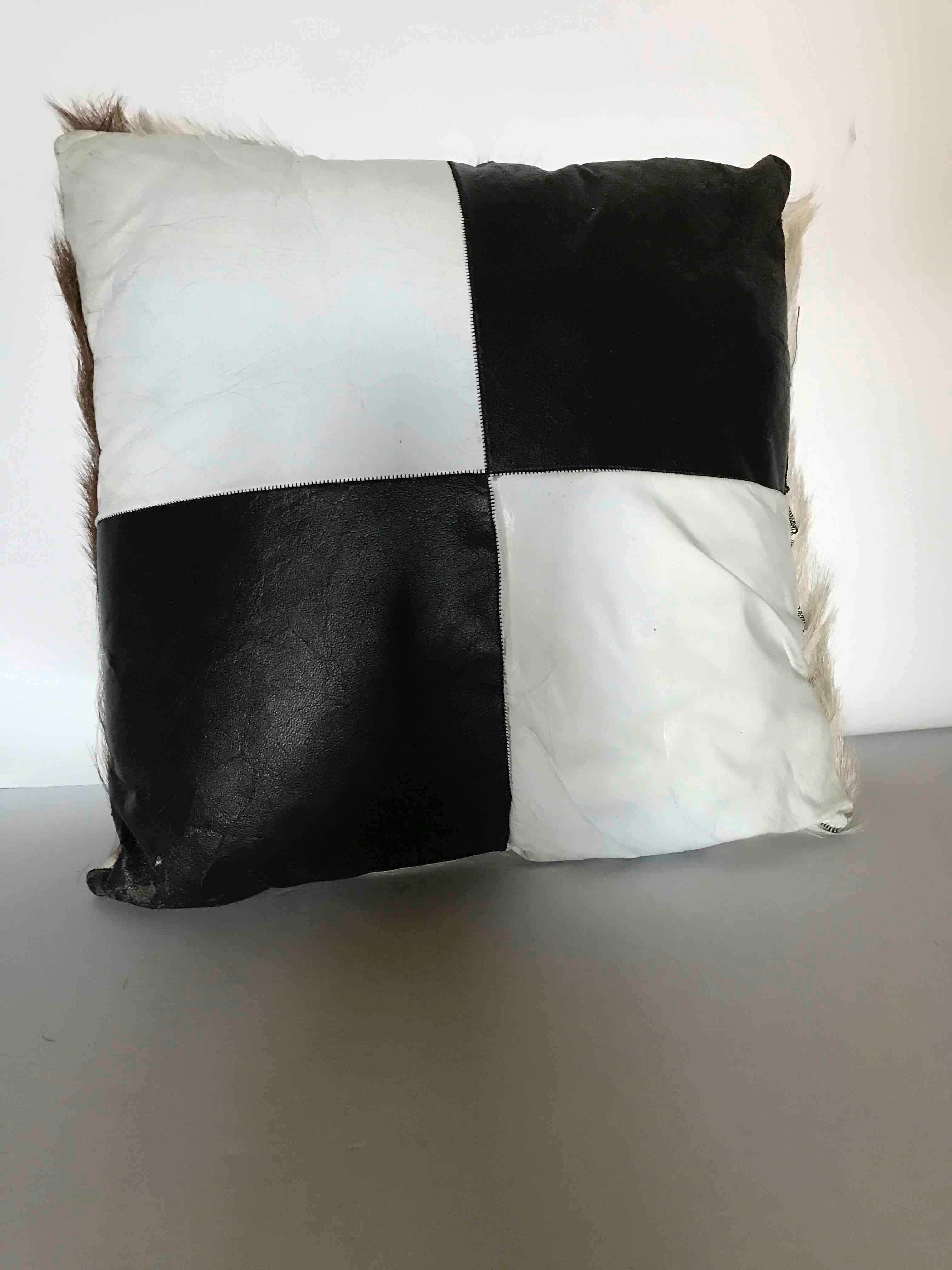 Coussin en cuir et peau 36x36cm