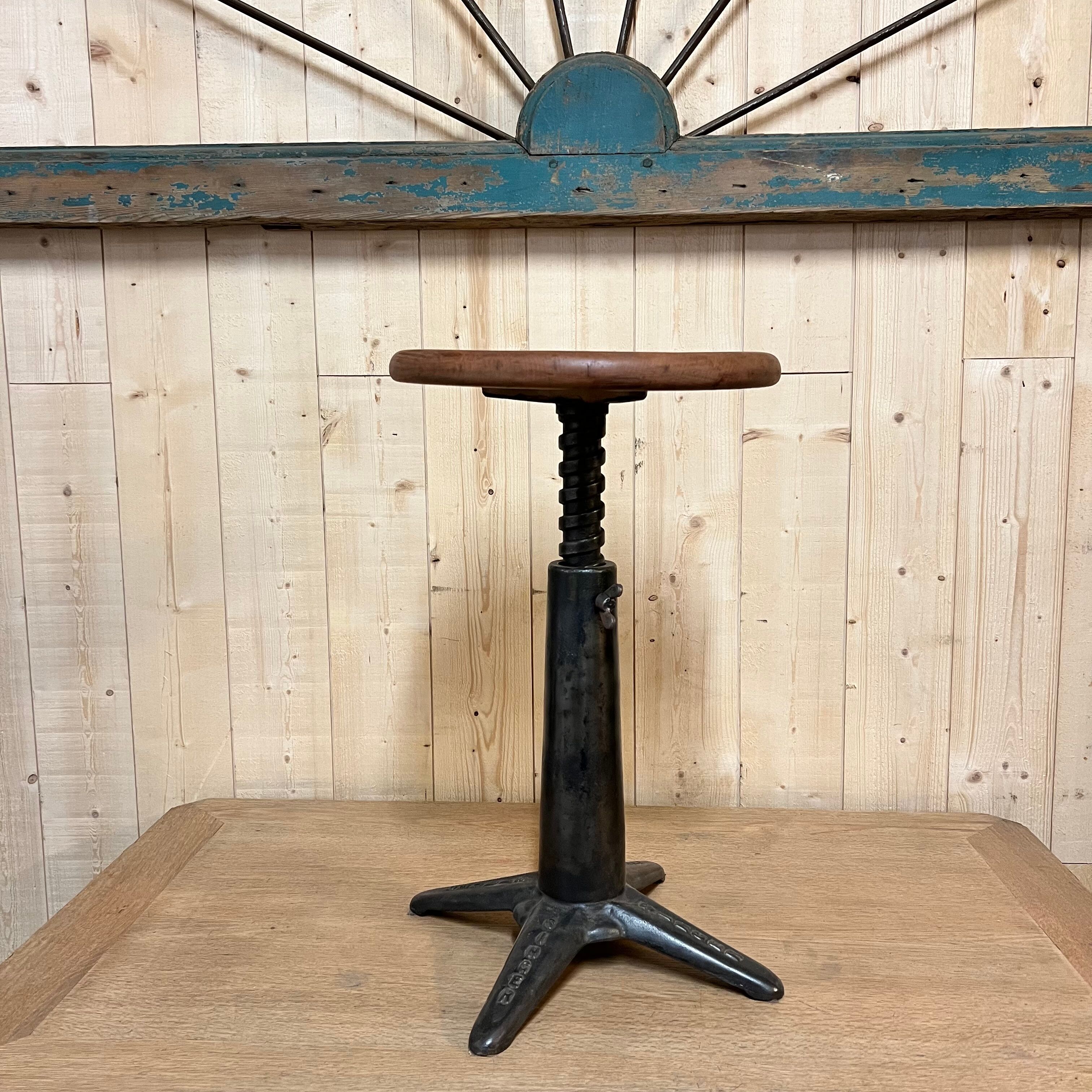 Adjustable Singer stool in cast iron 1930