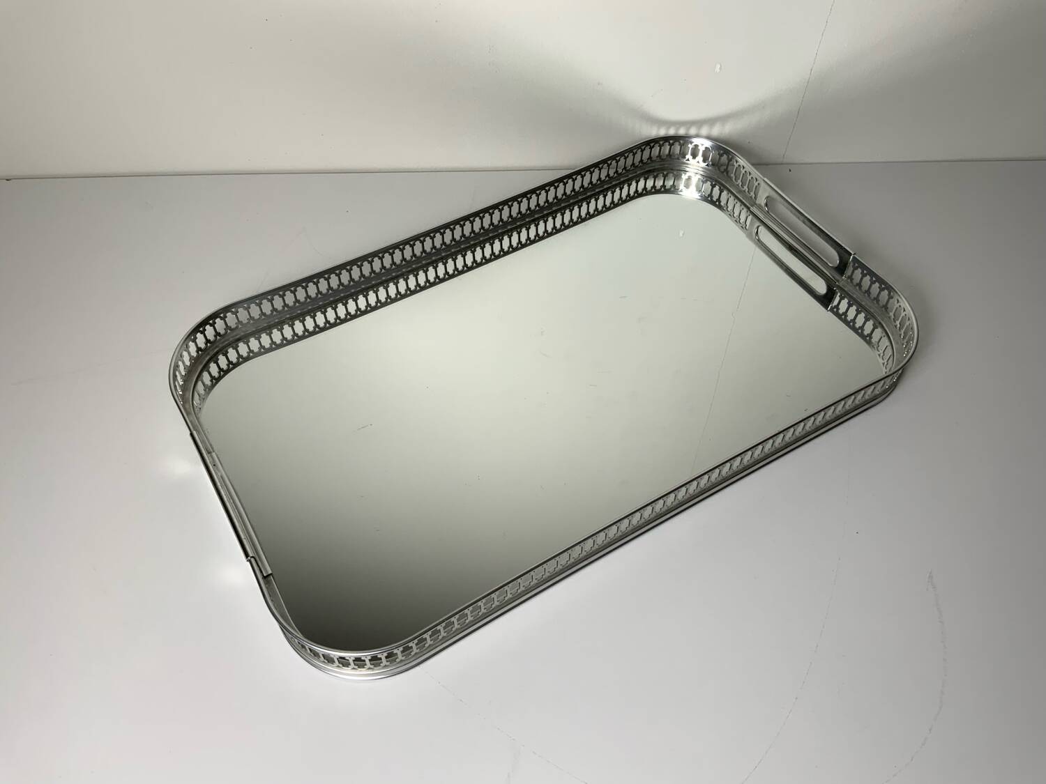 Mirror tray