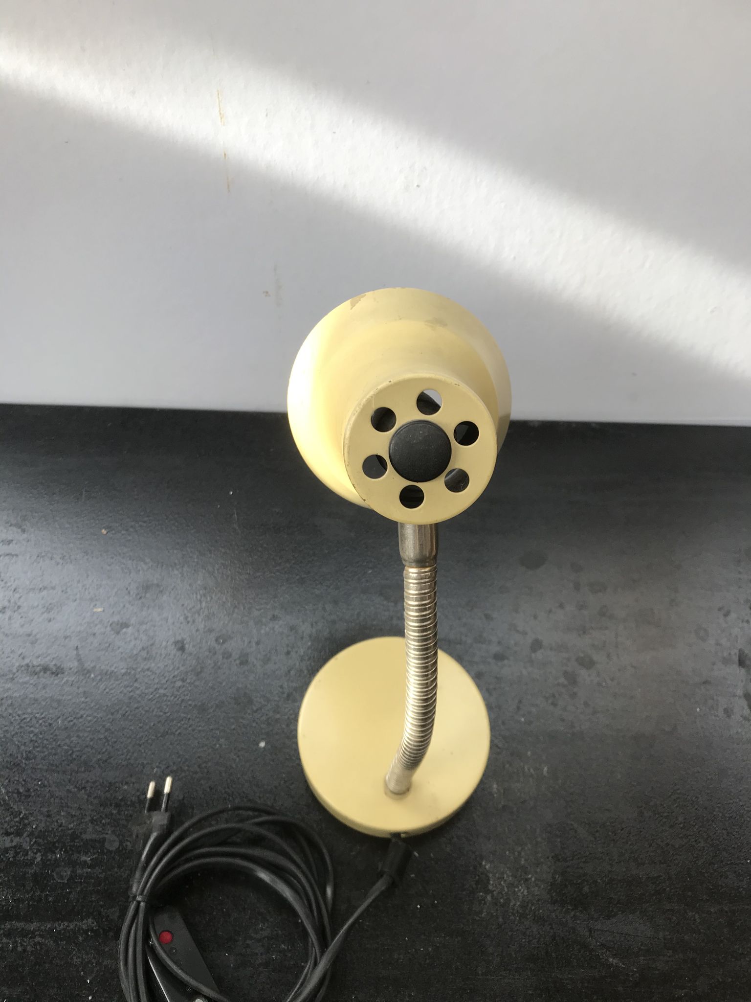 Beige metal desk lamp